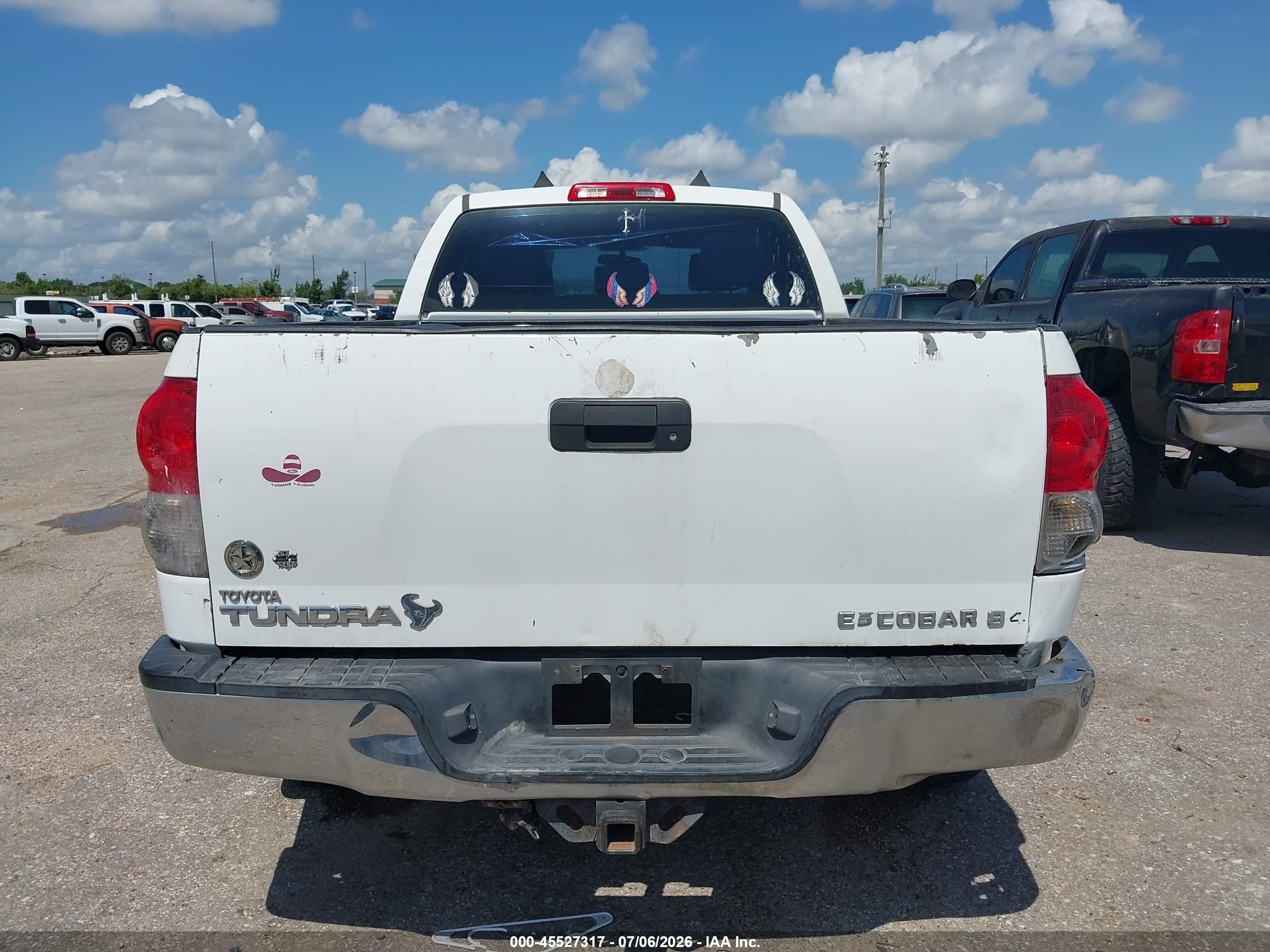 2008 Toyota Tundra Base 5.7l V8 White vin: 5TFRV54138X040567