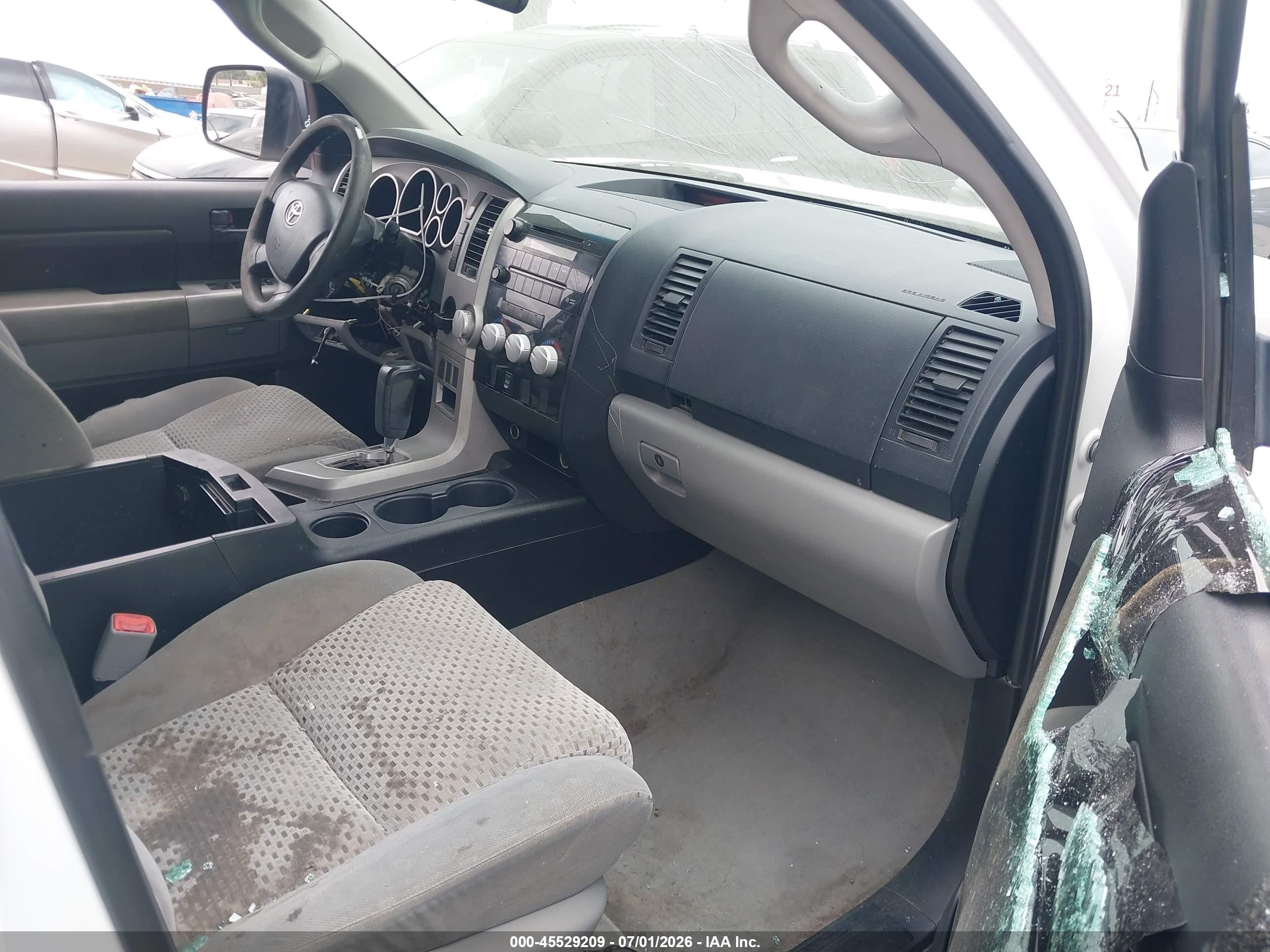 2008 Toyota Tundra Base 5.7l V8 White vin: 5TFRV54138X050628