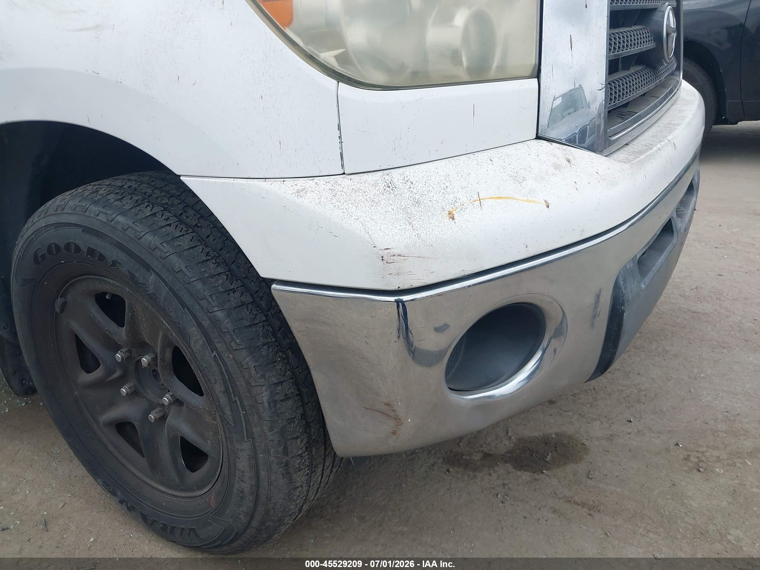 2008 Toyota Tundra Base 5.7l V8 White vin: 5TFRV54138X050628