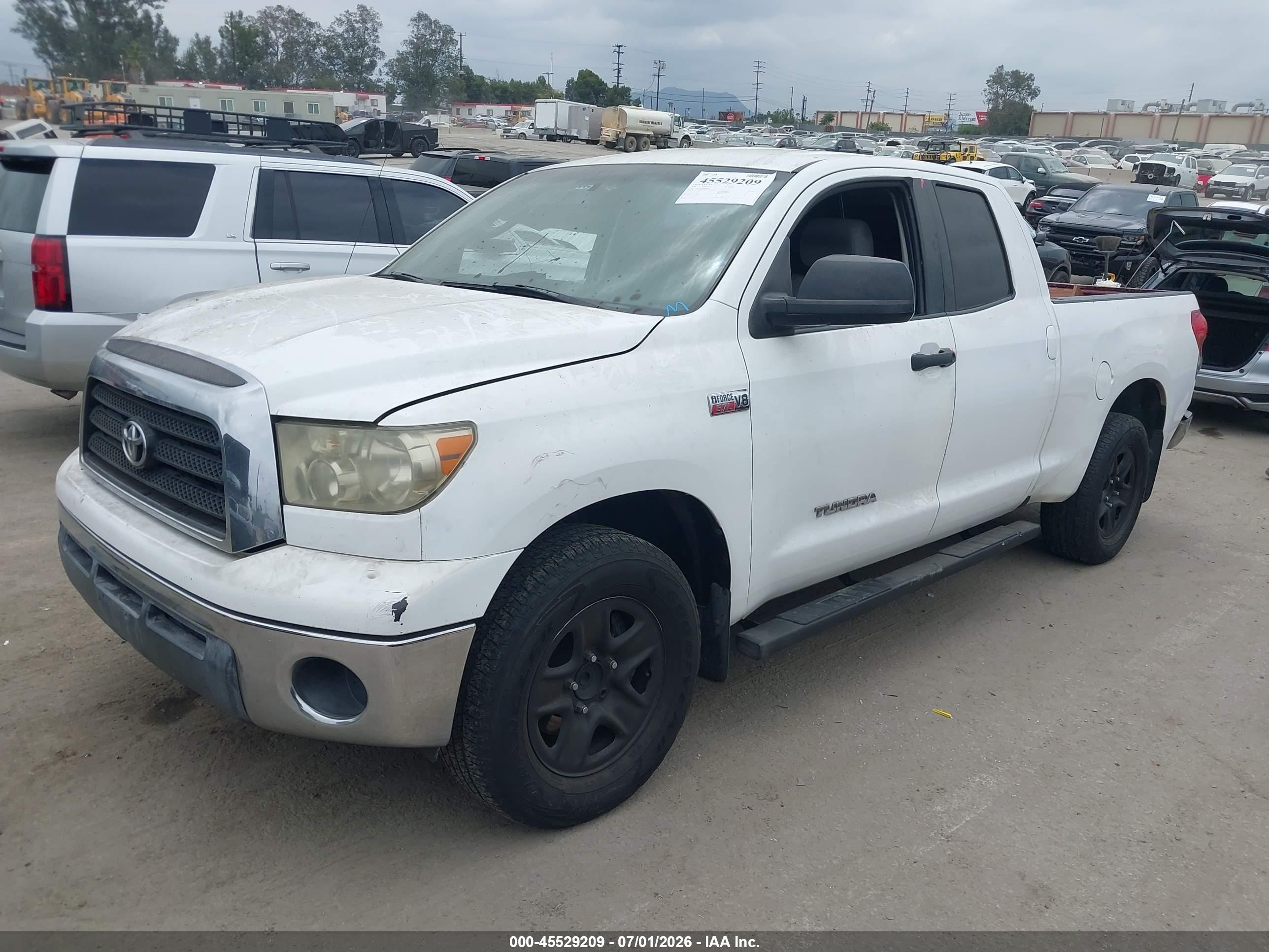 2008 Toyota Tundra Base 5.7l V8 White vin: 5TFRV54138X050628
