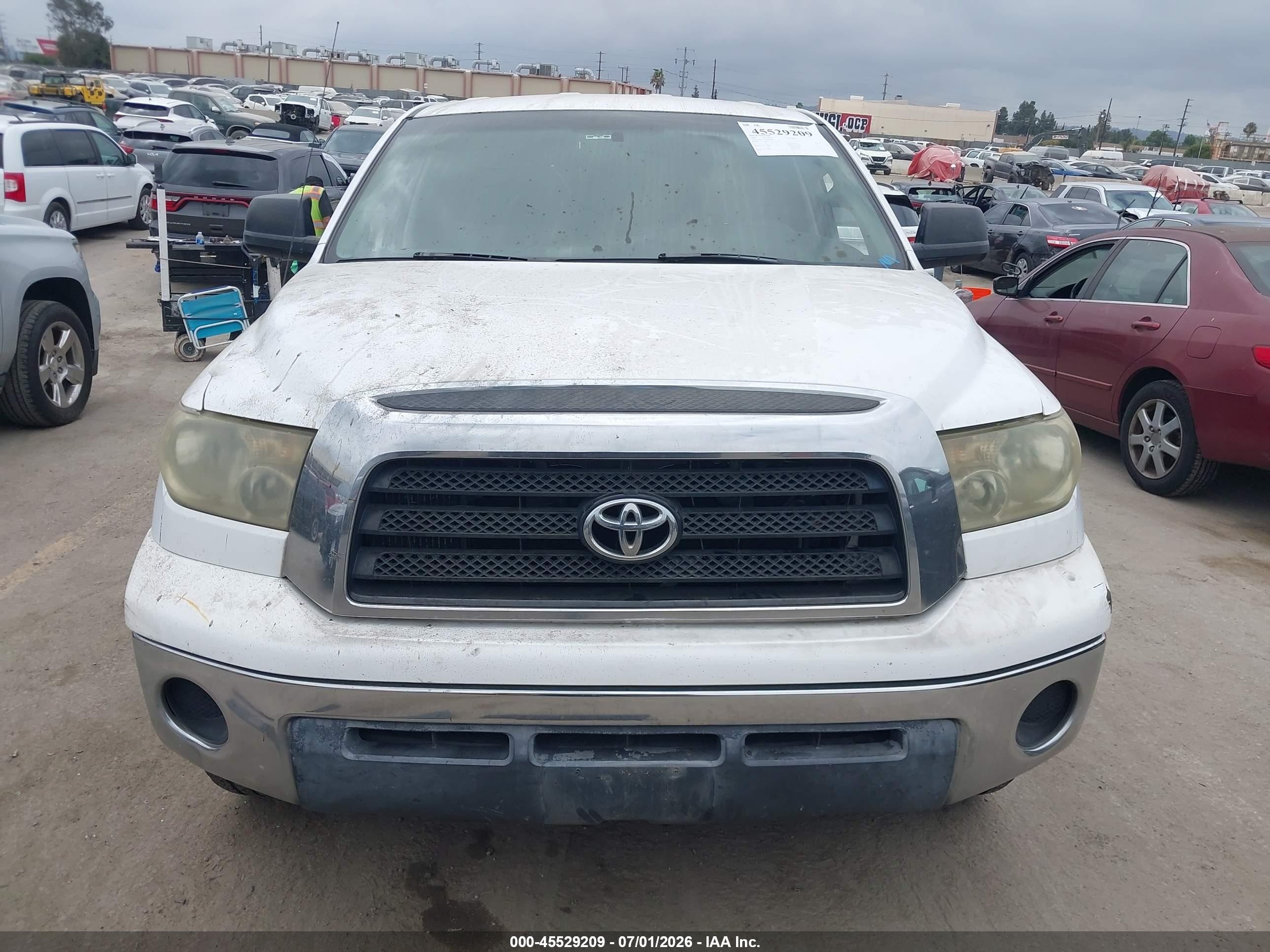 2008 Toyota Tundra Base 5.7l V8 White vin: 5TFRV54138X050628