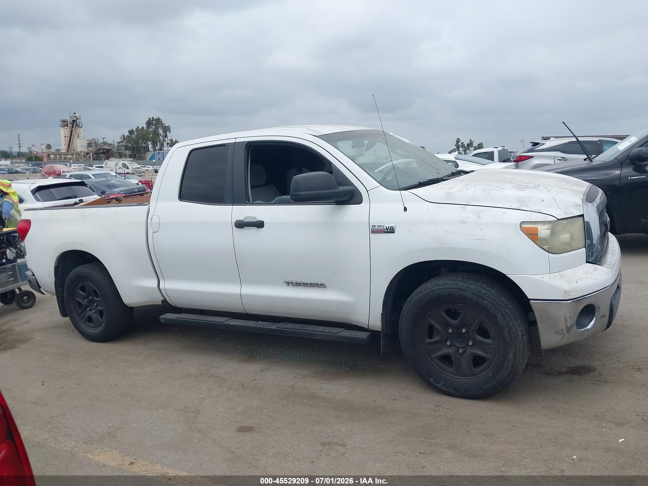 2008 Toyota Tundra Base 5.7l V8 White vin: 5TFRV54138X050628