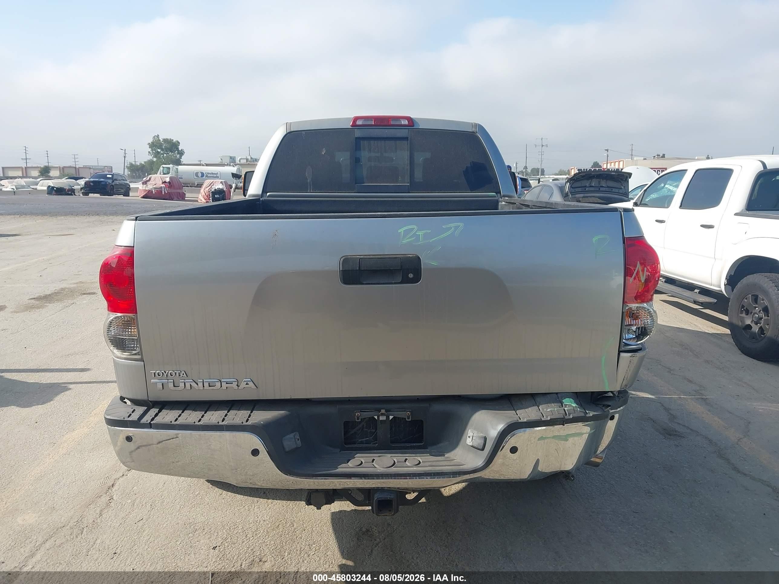 2007 Toyota Tundra Sr5 V8 Silver vin: 5TFRV54157X012624