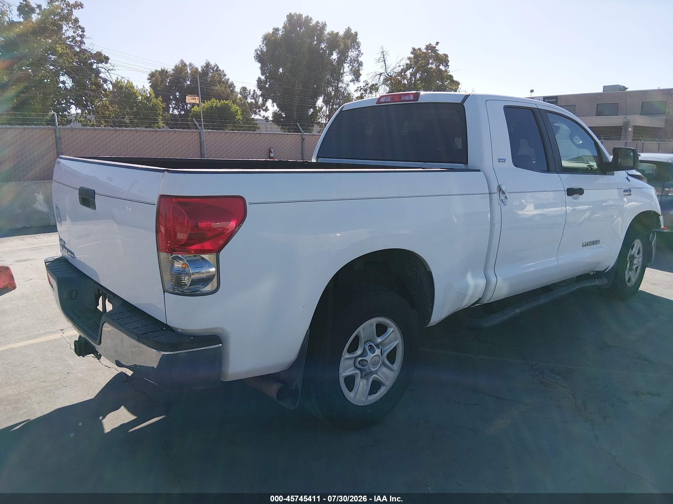 2008 Toyota Tundra Sr5 5.7l V8 Белый vin: 5TFRV54158X033331