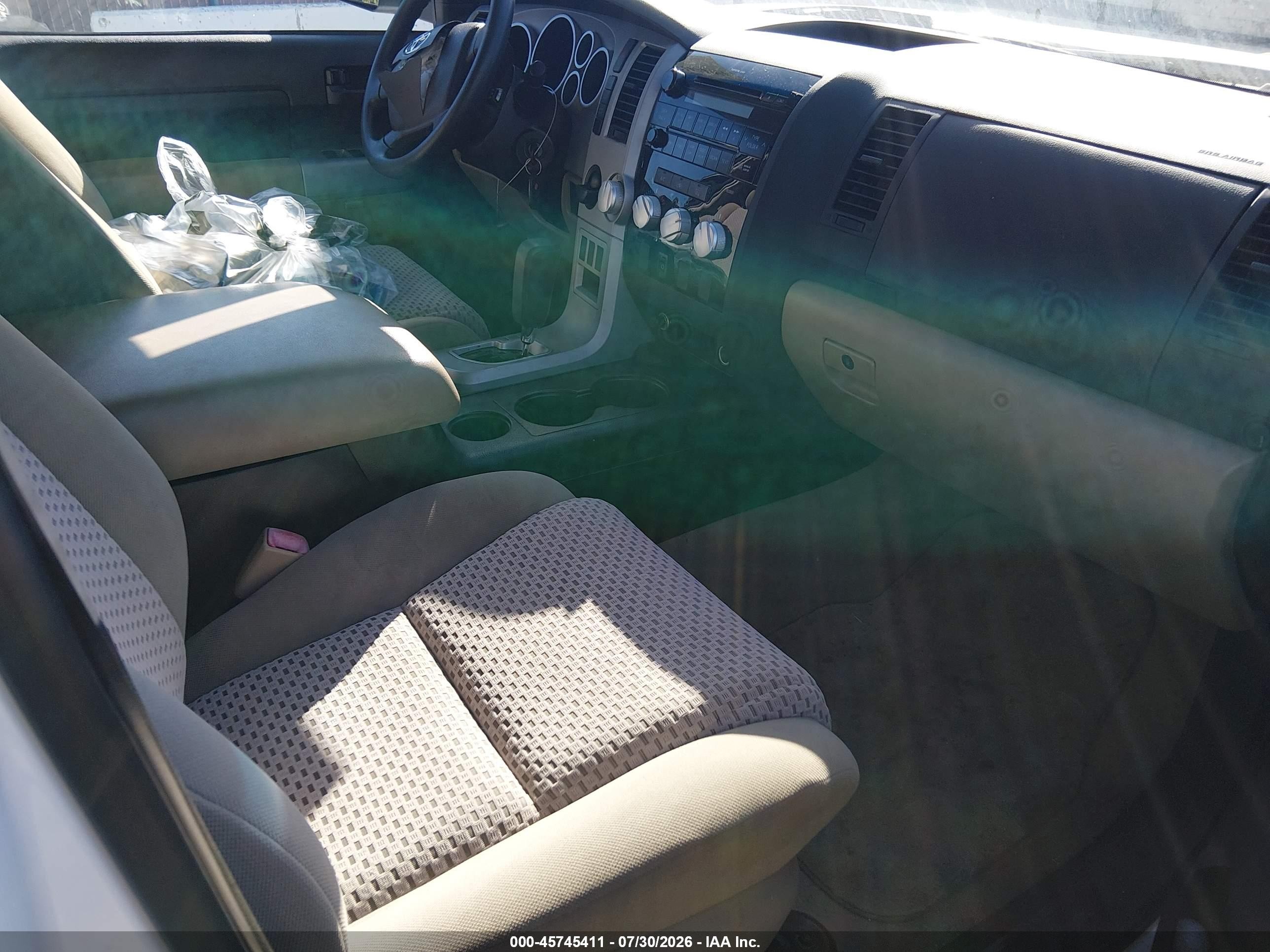 2008 Toyota Tundra Sr5 5.7l V8 Белый vin: 5TFRV54158X033331