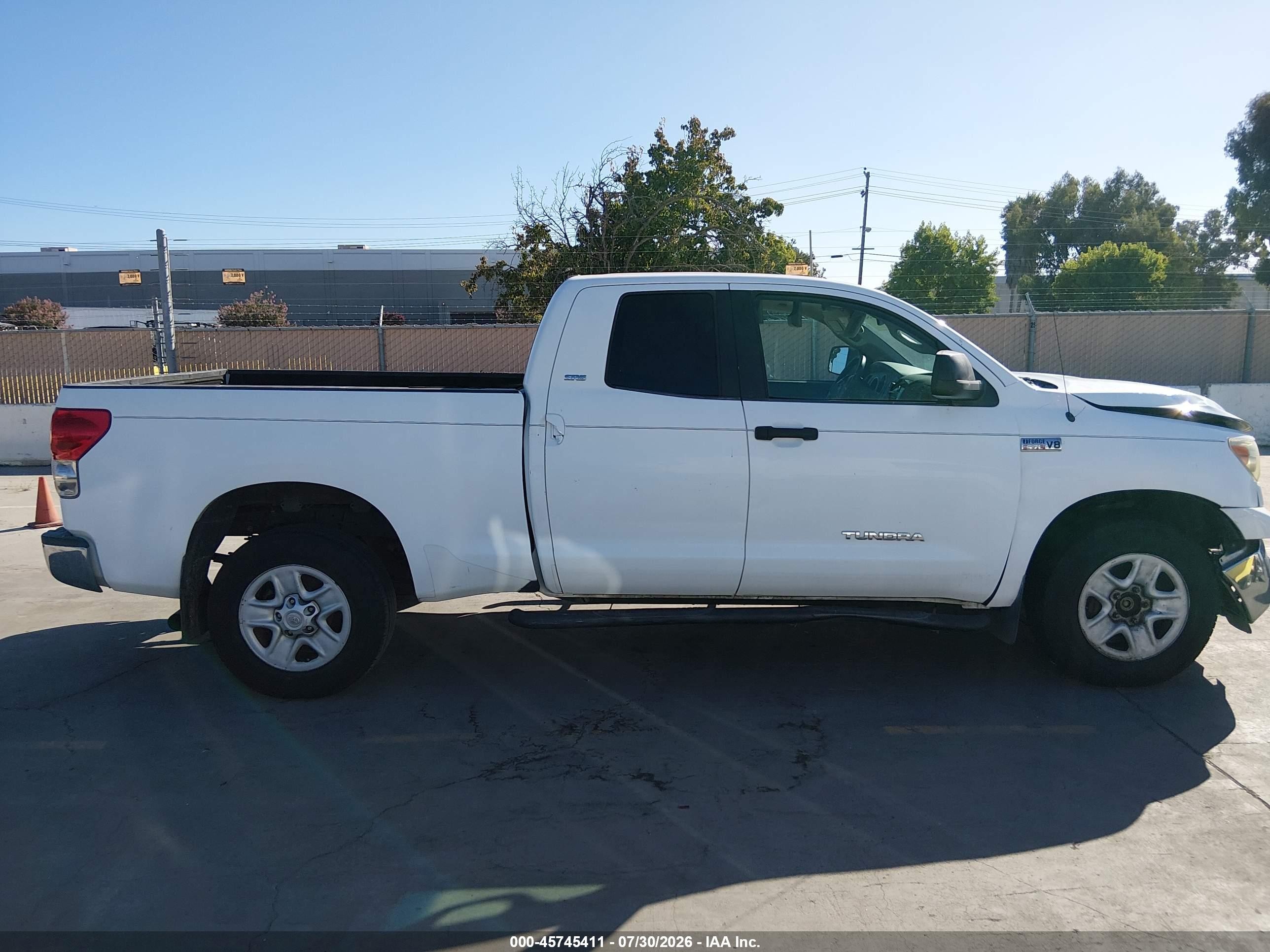 2008 Toyota Tundra Sr5 5.7l V8 Белый vin: 5TFRV54158X033331