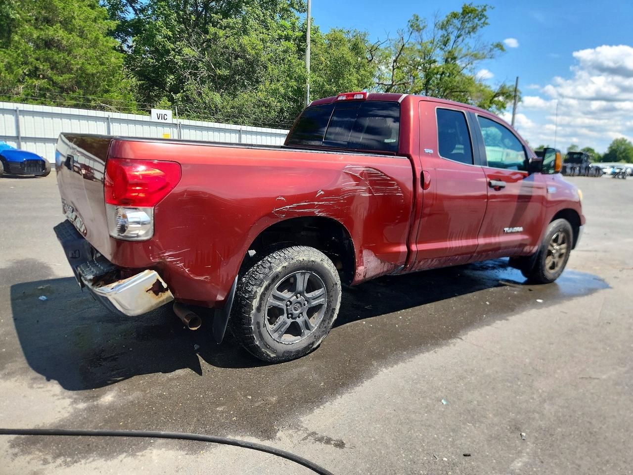 2007 Toyota Tundra Double Cab Sr5 Burgundy vin: 5TFRV54177X010616