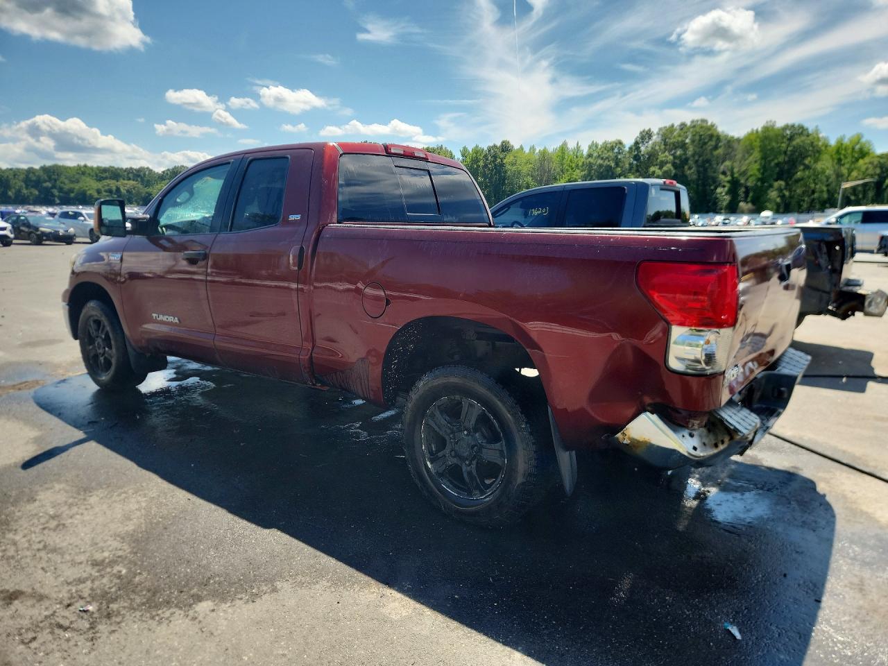 2007 Toyota Tundra Double Cab Sr5 Burgundy vin: 5TFRV54177X010616
