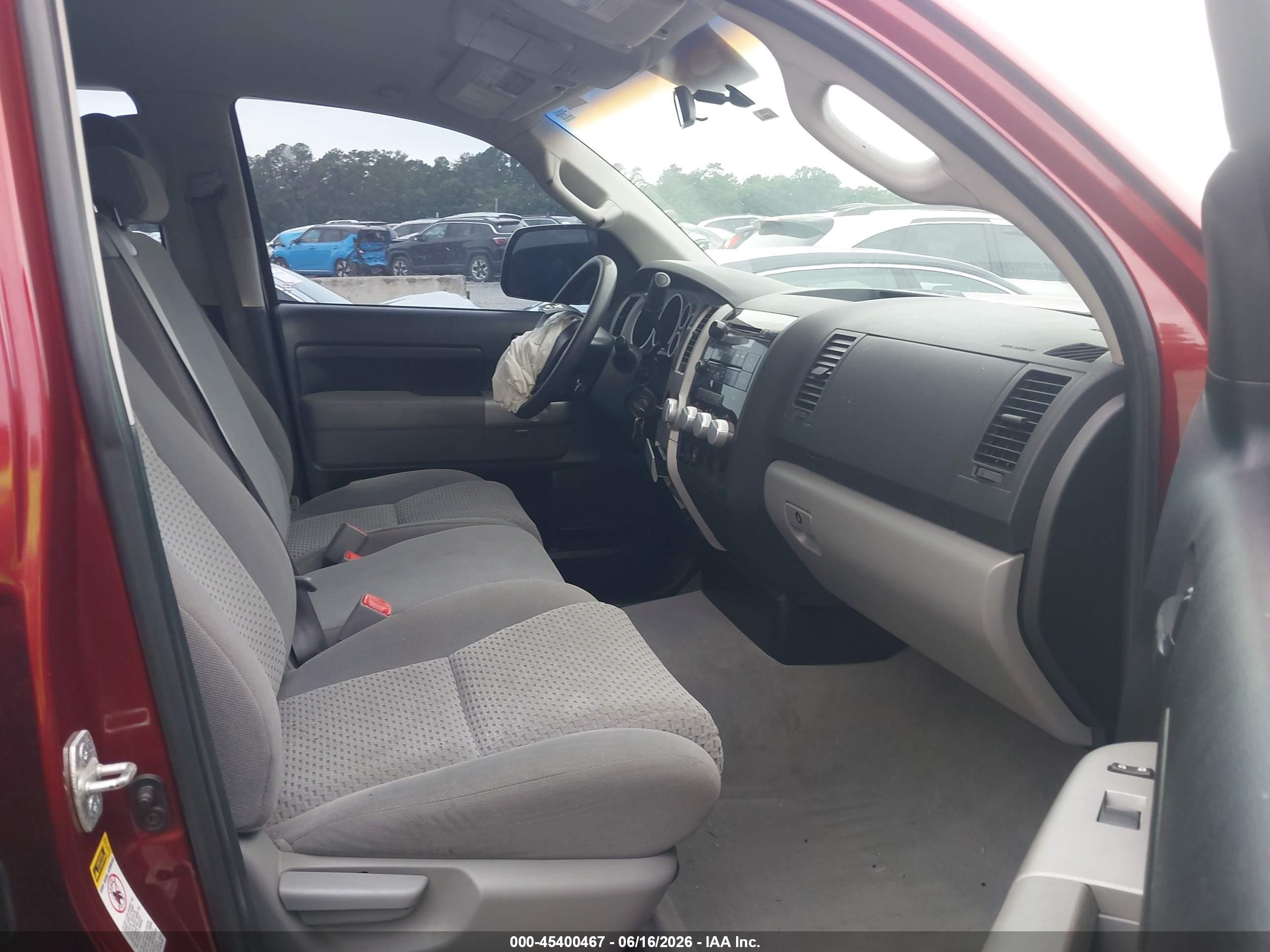 2008 Toyota Tundra Base 5.7l V8 Красный vin: 5TFRV54178X036845