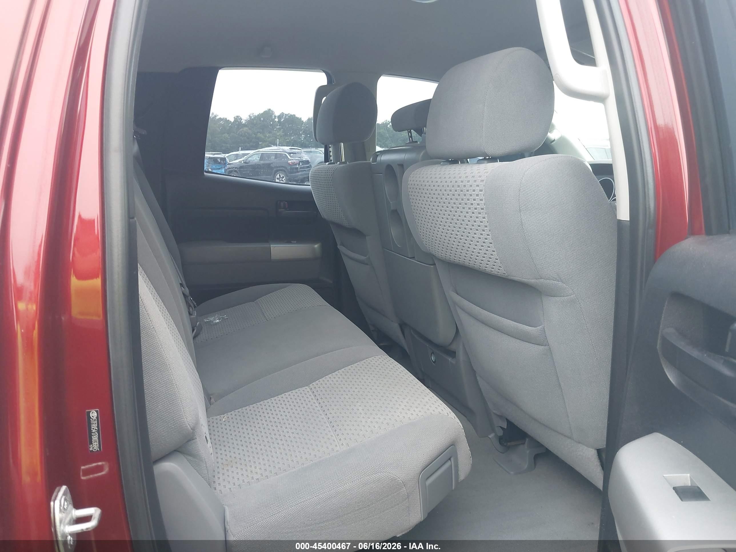 2008 Toyota Tundra Base 5.7l V8 Красный vin: 5TFRV54178X036845