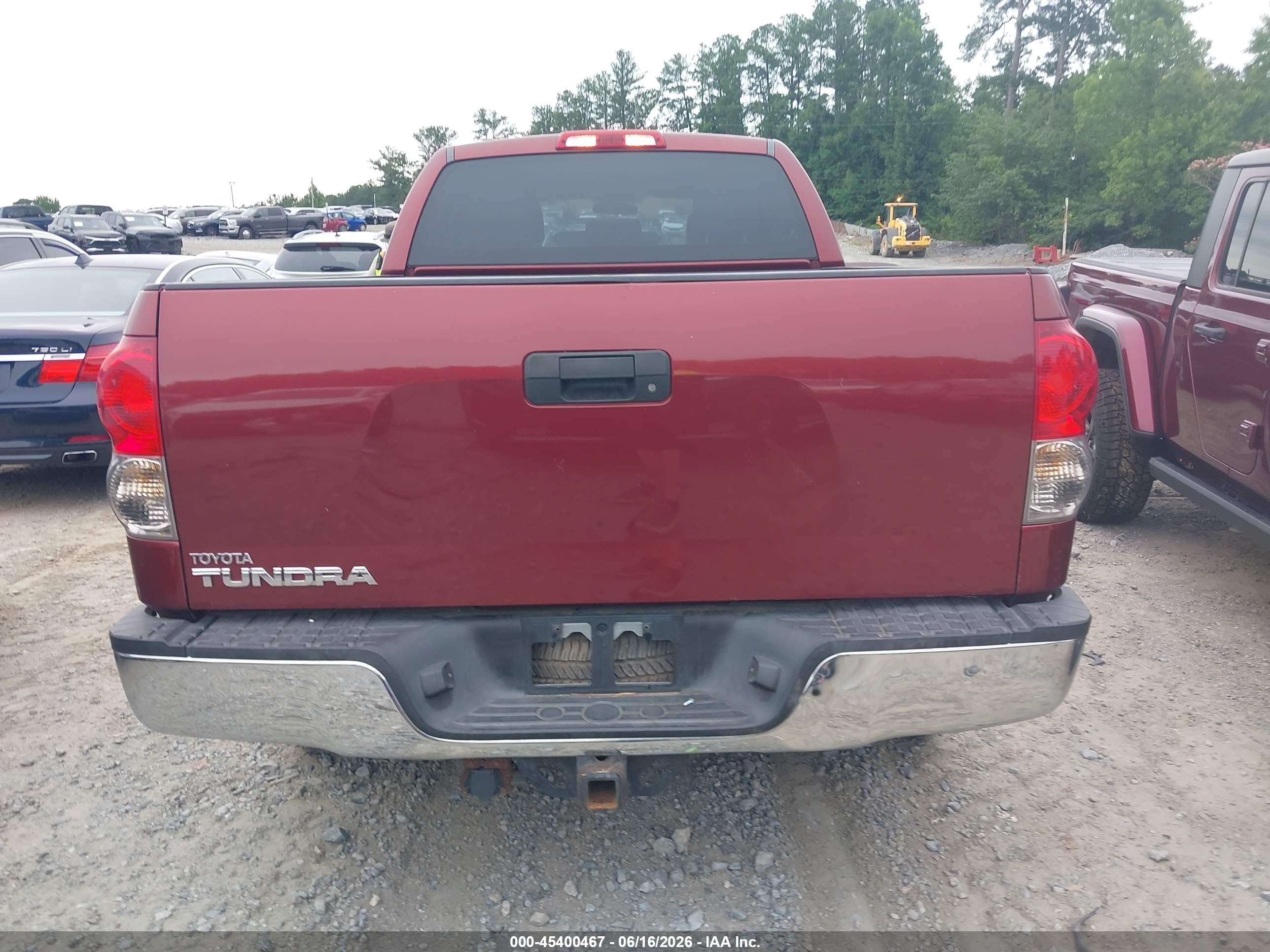 2008 Toyota Tundra Base 5.7l V8 Красный vin: 5TFRV54178X036845