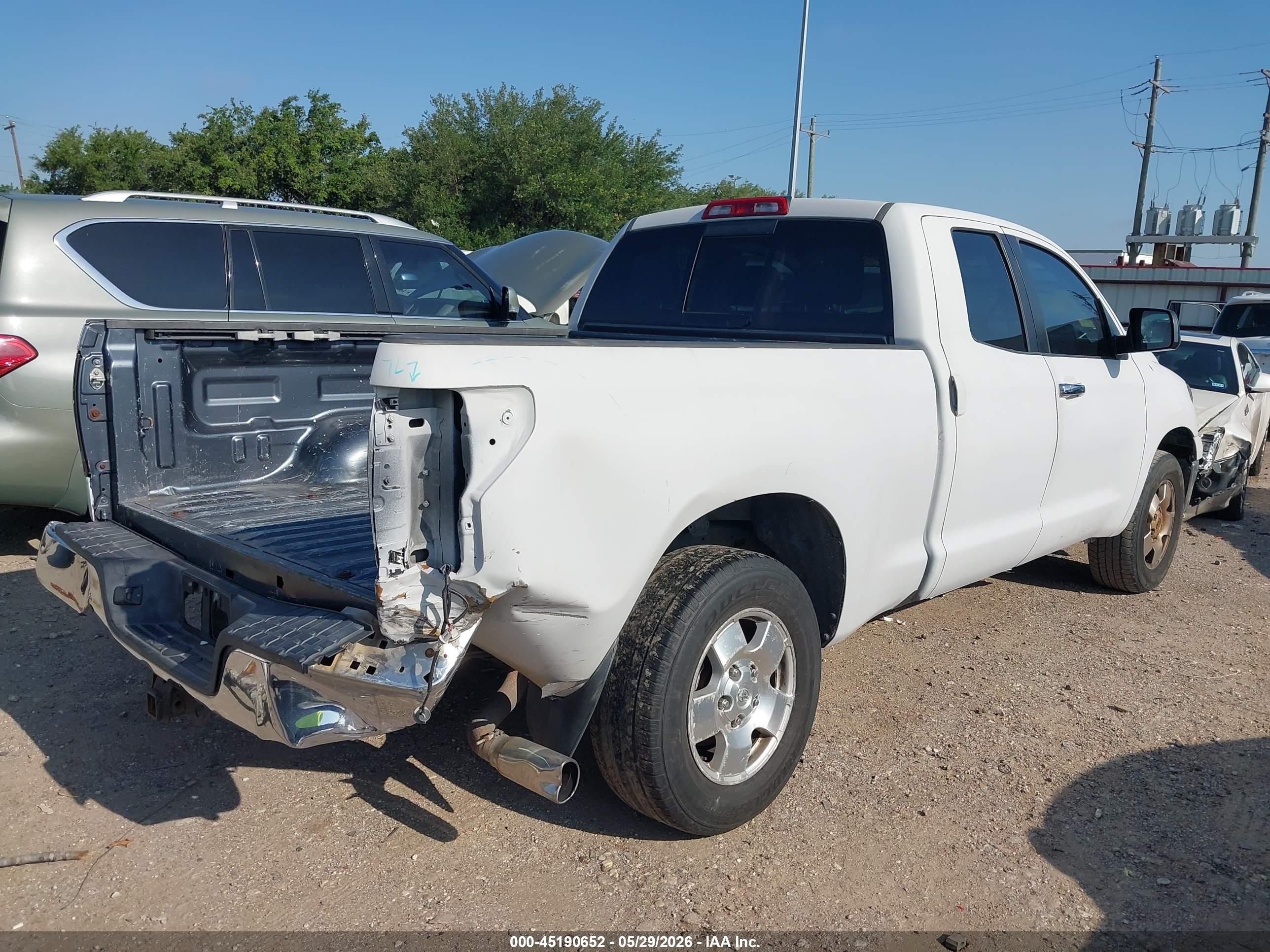 2008 Toyota Tundra Sr5 5.7l V8 White vin: 5TFRV54198X033378