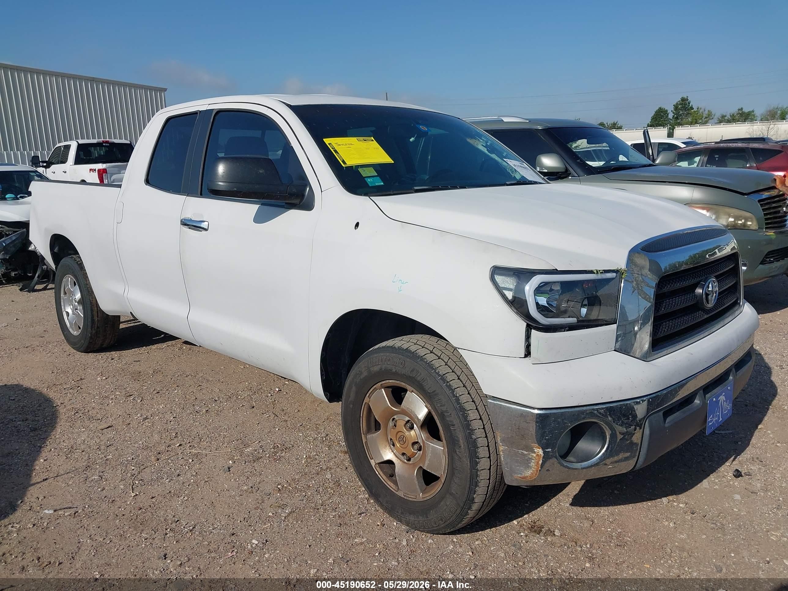 2008 Toyota Tundra Sr5 5.7l V8 White vin: 5TFRV54198X033378
