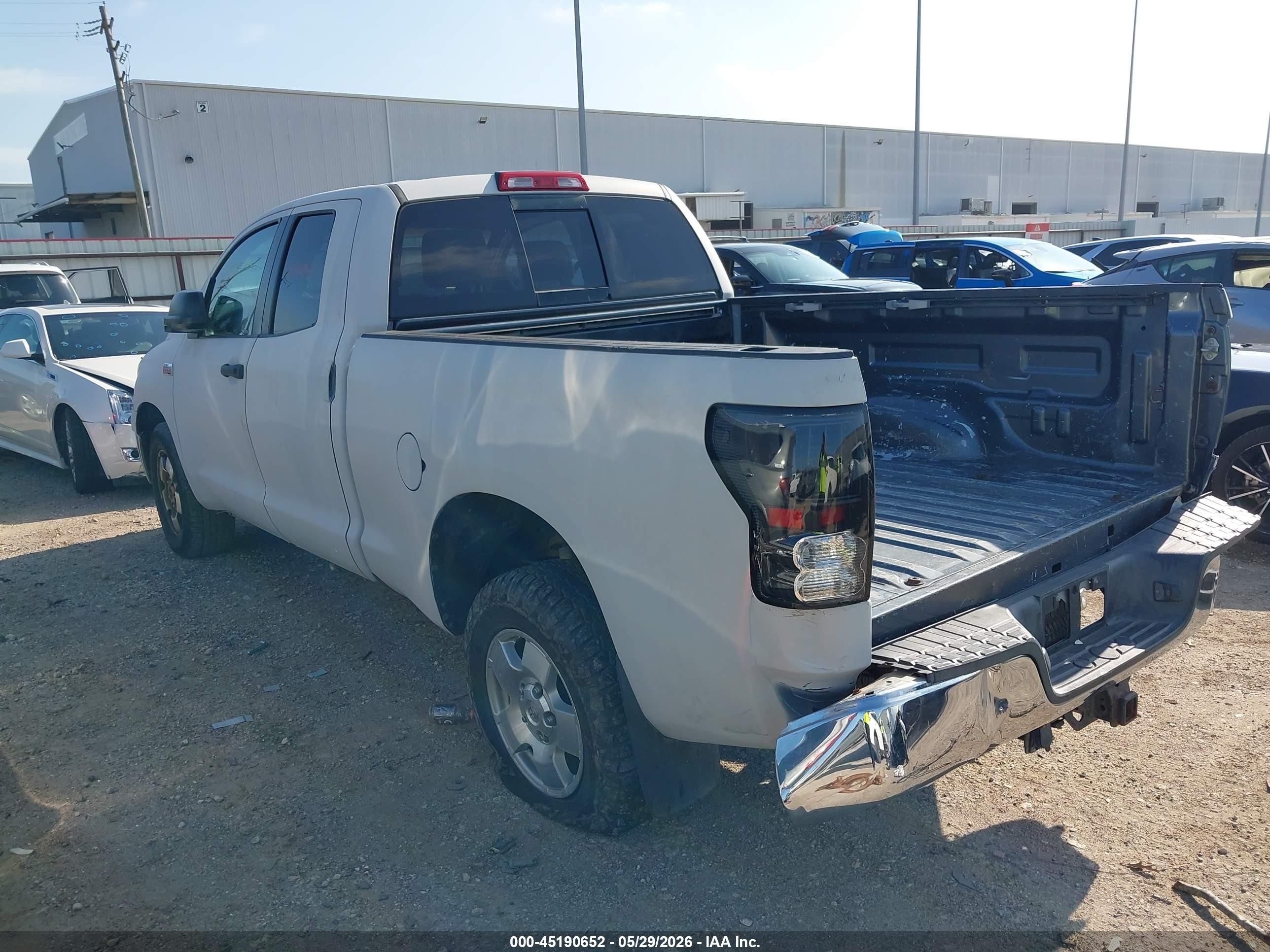 2008 Toyota Tundra Sr5 5.7l V8 White vin: 5TFRV54198X033378