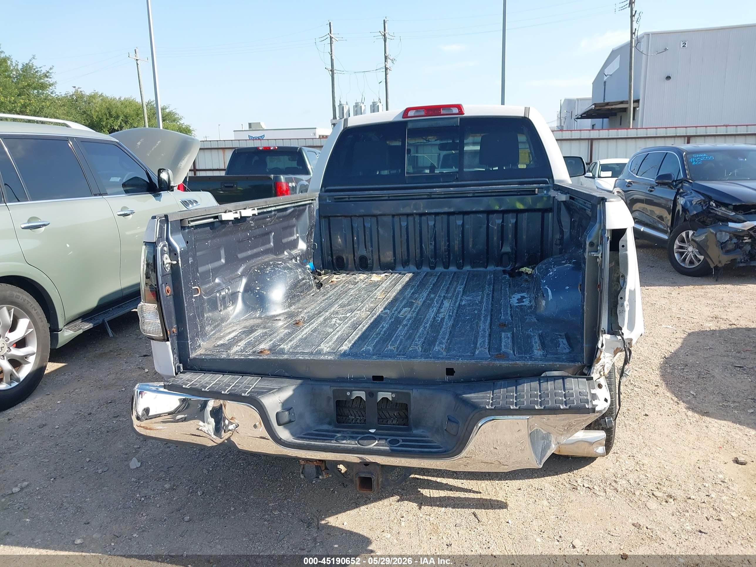 2008 Toyota Tundra Sr5 5.7l V8 White vin: 5TFRV54198X033378
