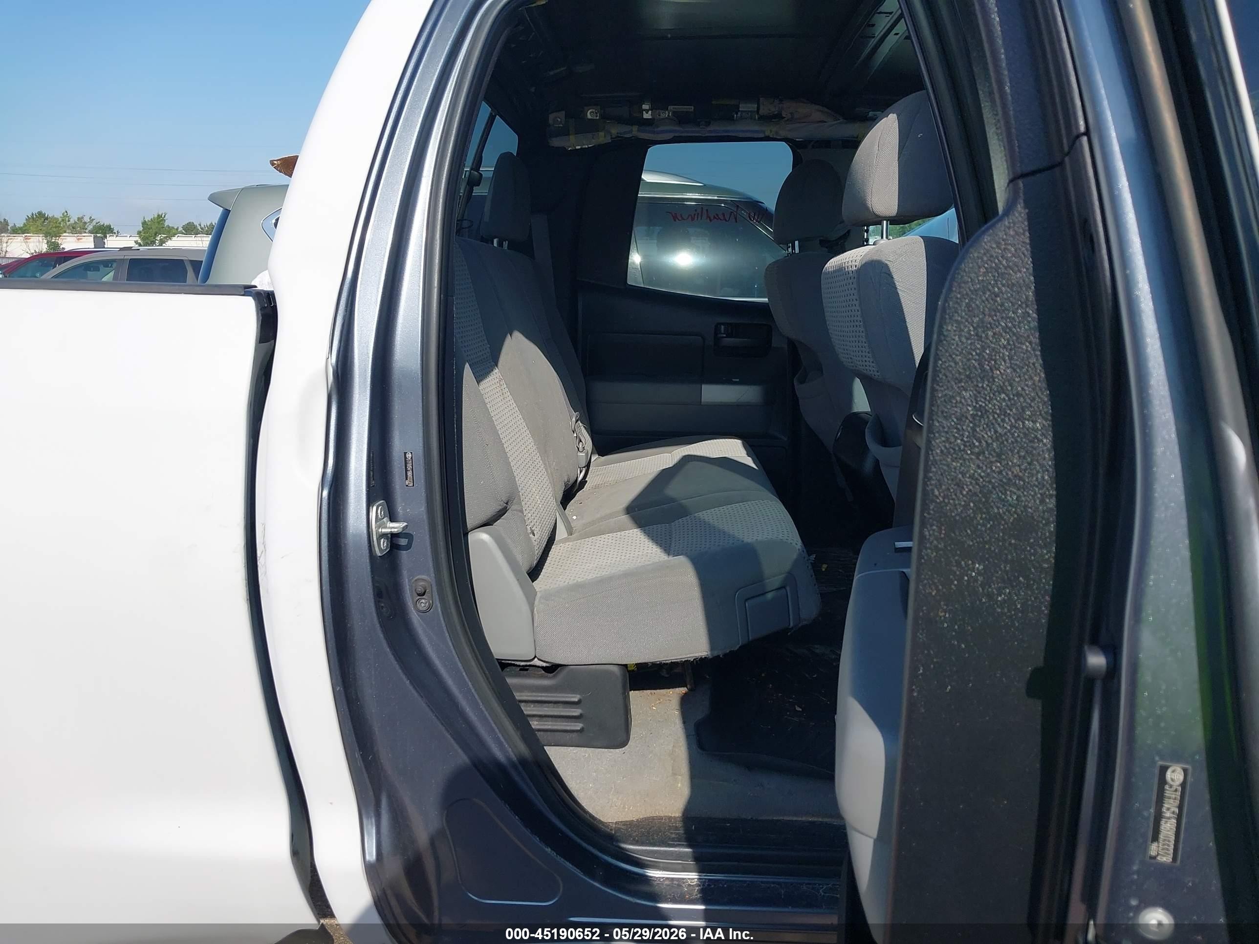 2008 Toyota Tundra Sr5 5.7l V8 White vin: 5TFRV54198X033378
