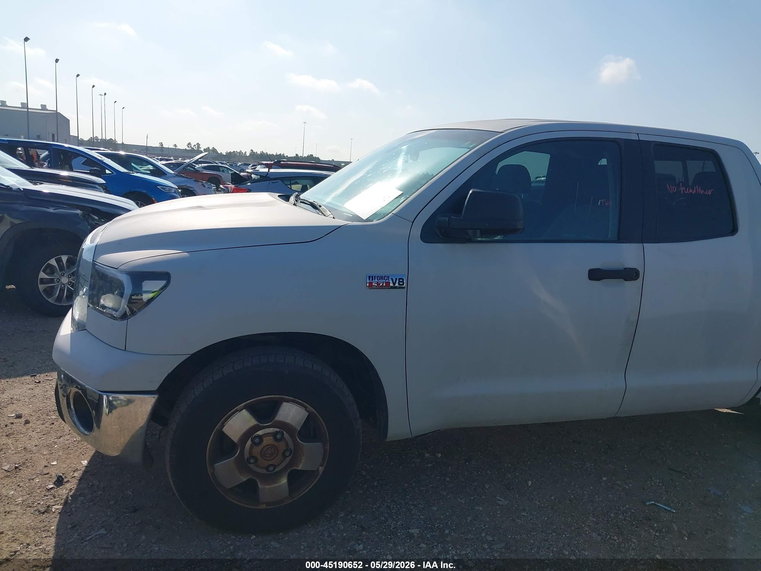 2008 Toyota Tundra Sr5 5.7l V8 White vin: 5TFRV54198X033378