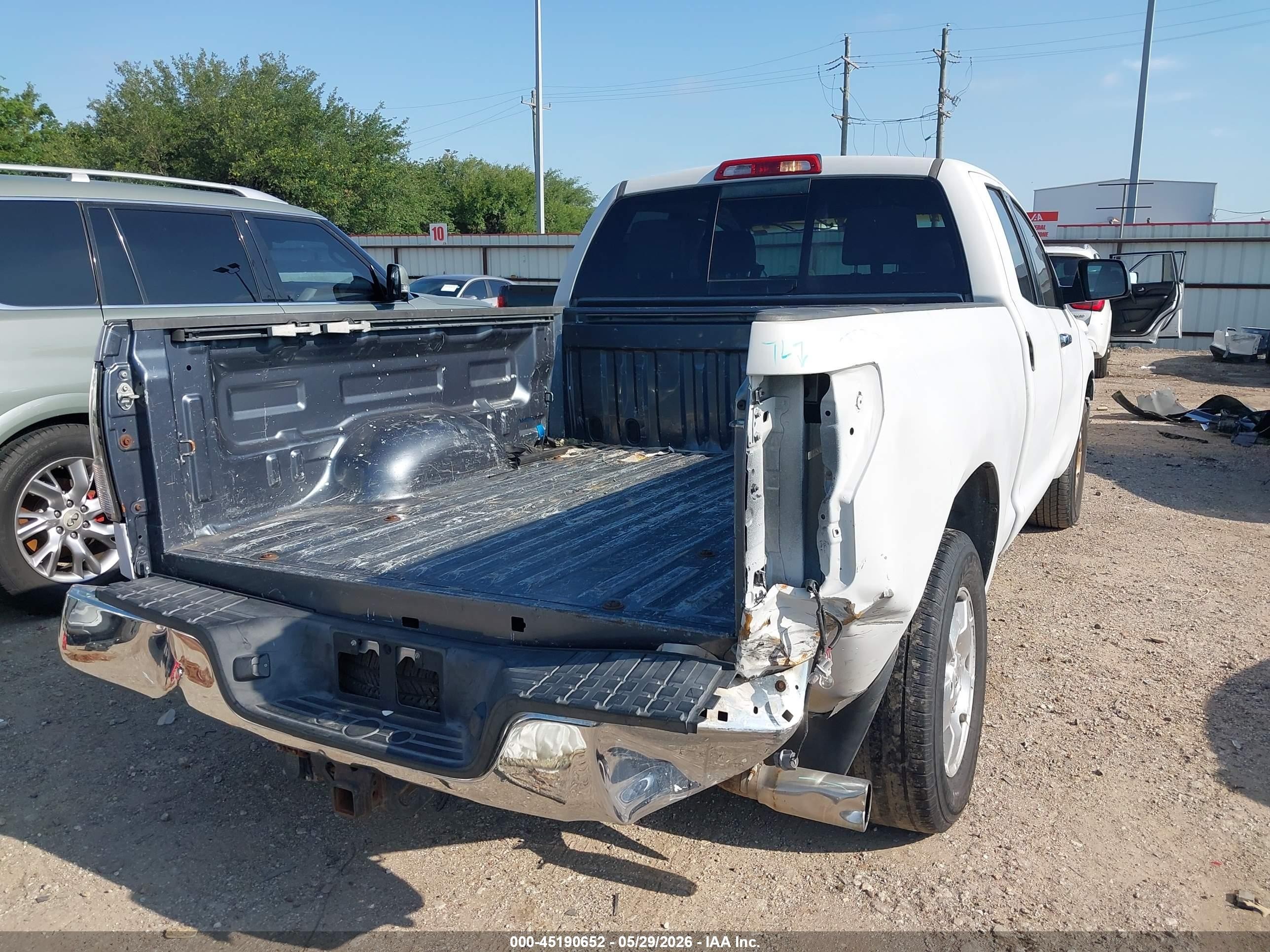 2008 Toyota Tundra Sr5 5.7l V8 White vin: 5TFRV54198X033378