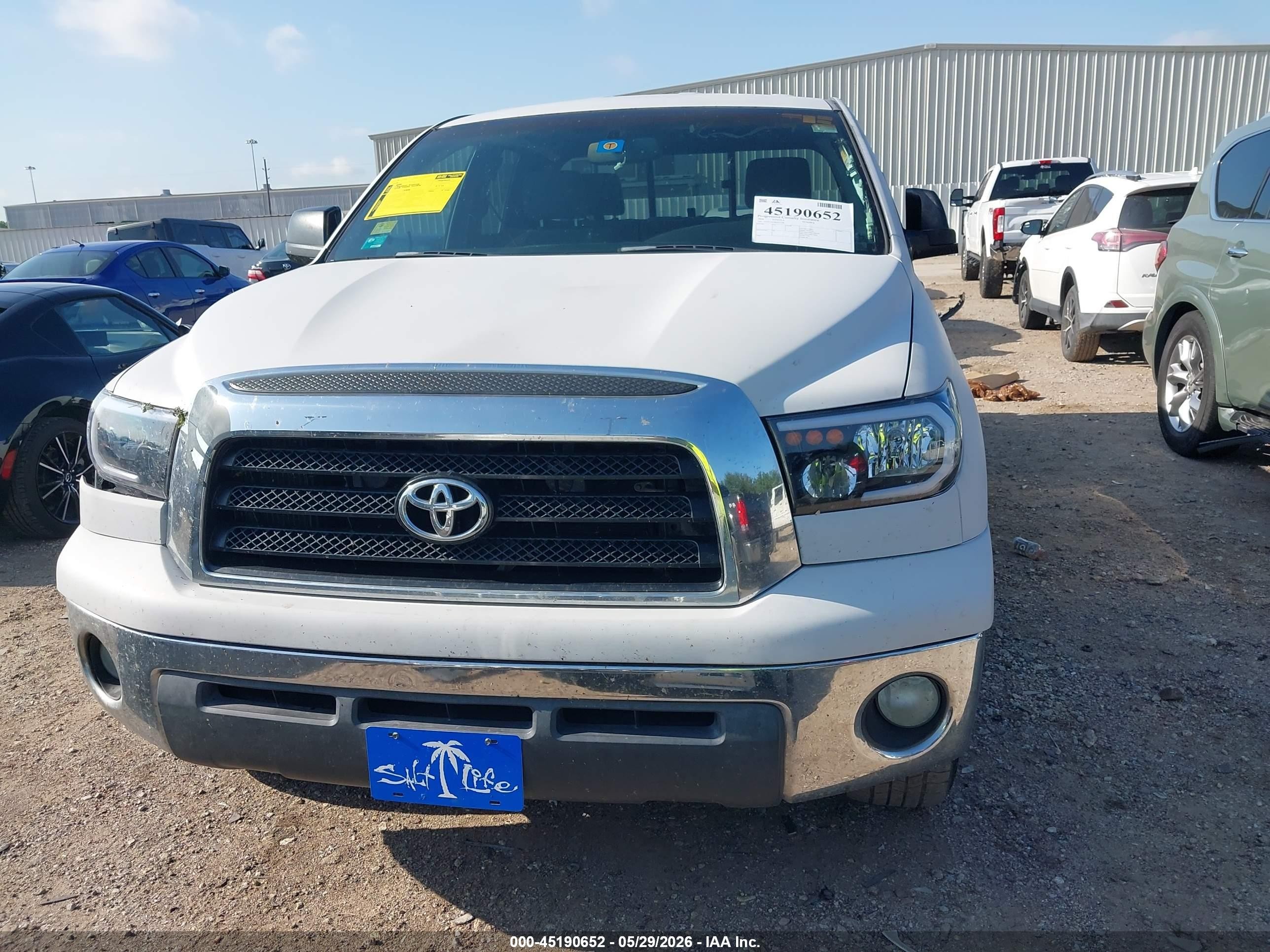 2008 Toyota Tundra Sr5 5.7l V8 White vin: 5TFRV54198X033378
