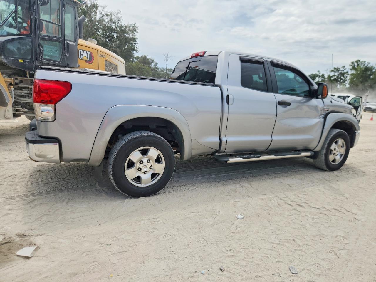 2008 Toyota Tundra Sr5 Silver vin: 5TFRV54198X040458