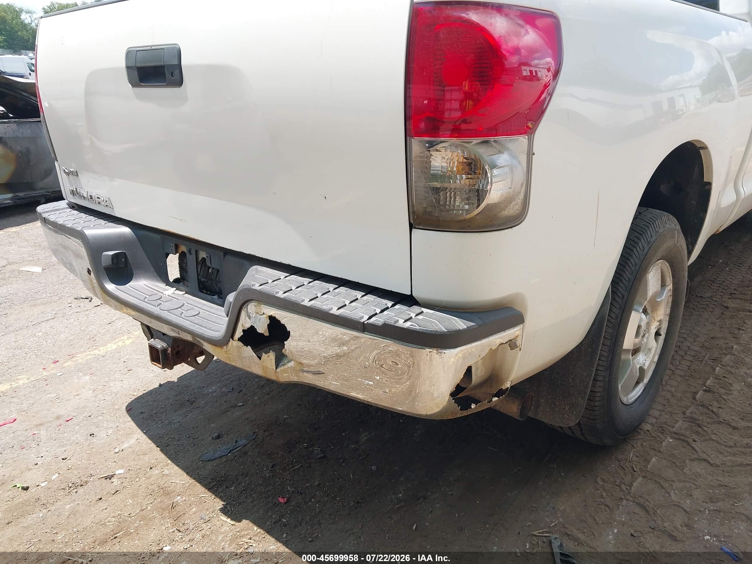 2008 Toyota Tundra Base 5.7l V8 White vin: 5TFRV54198X049340