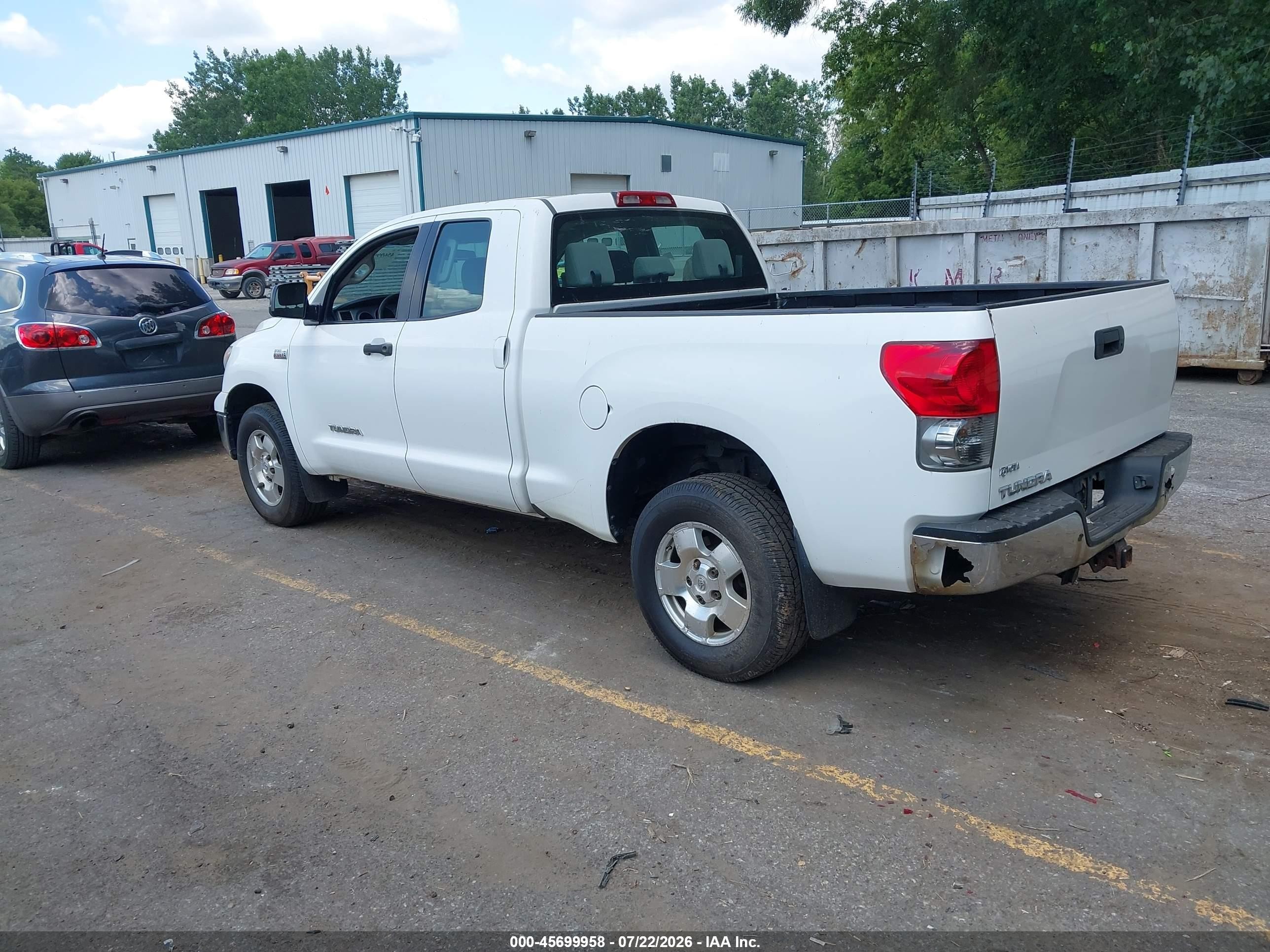 2008 Toyota Tundra Base 5.7l V8 White vin: 5TFRV54198X049340