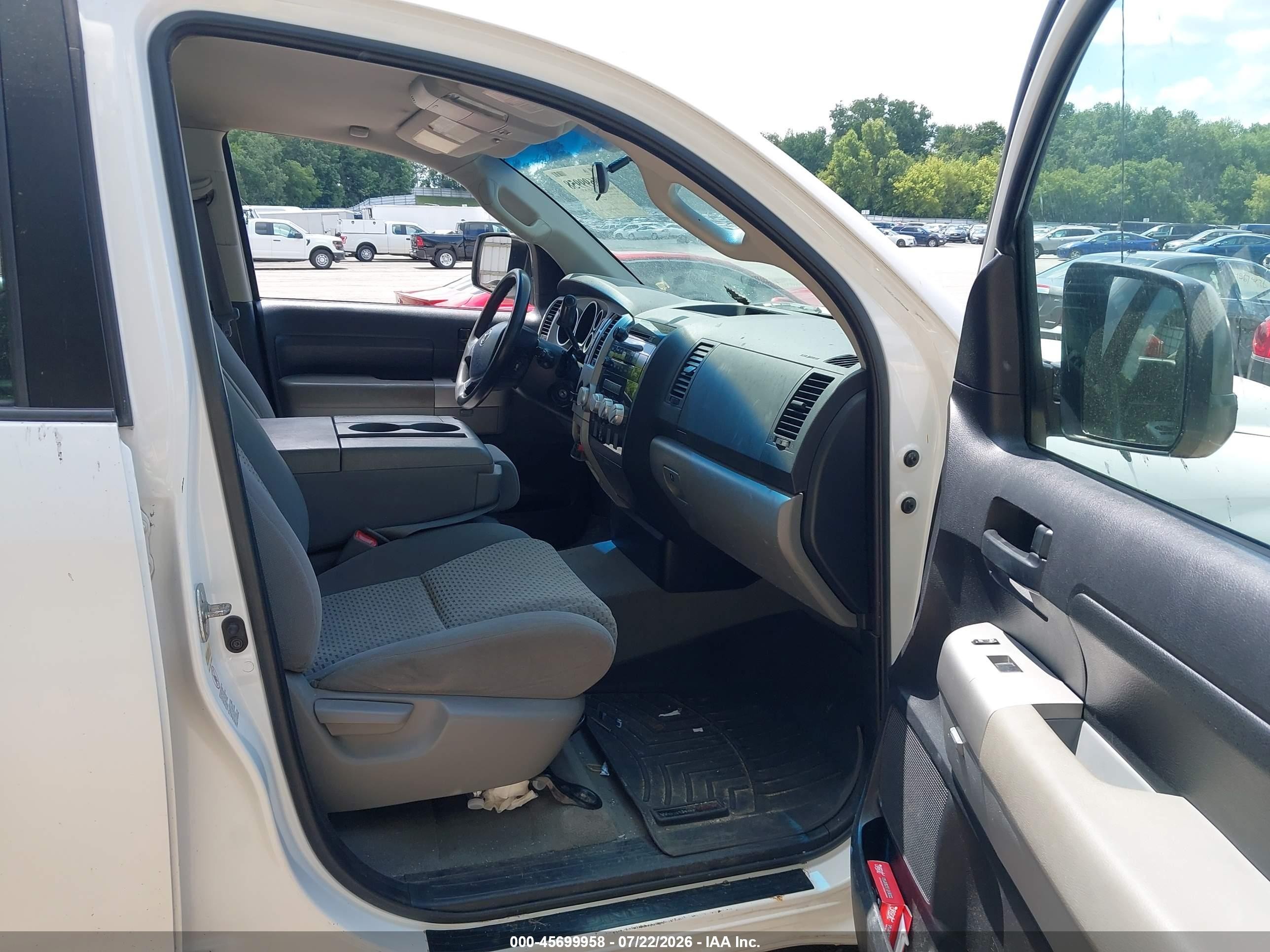 2008 Toyota Tundra Base 5.7l V8 White vin: 5TFRV54198X049340