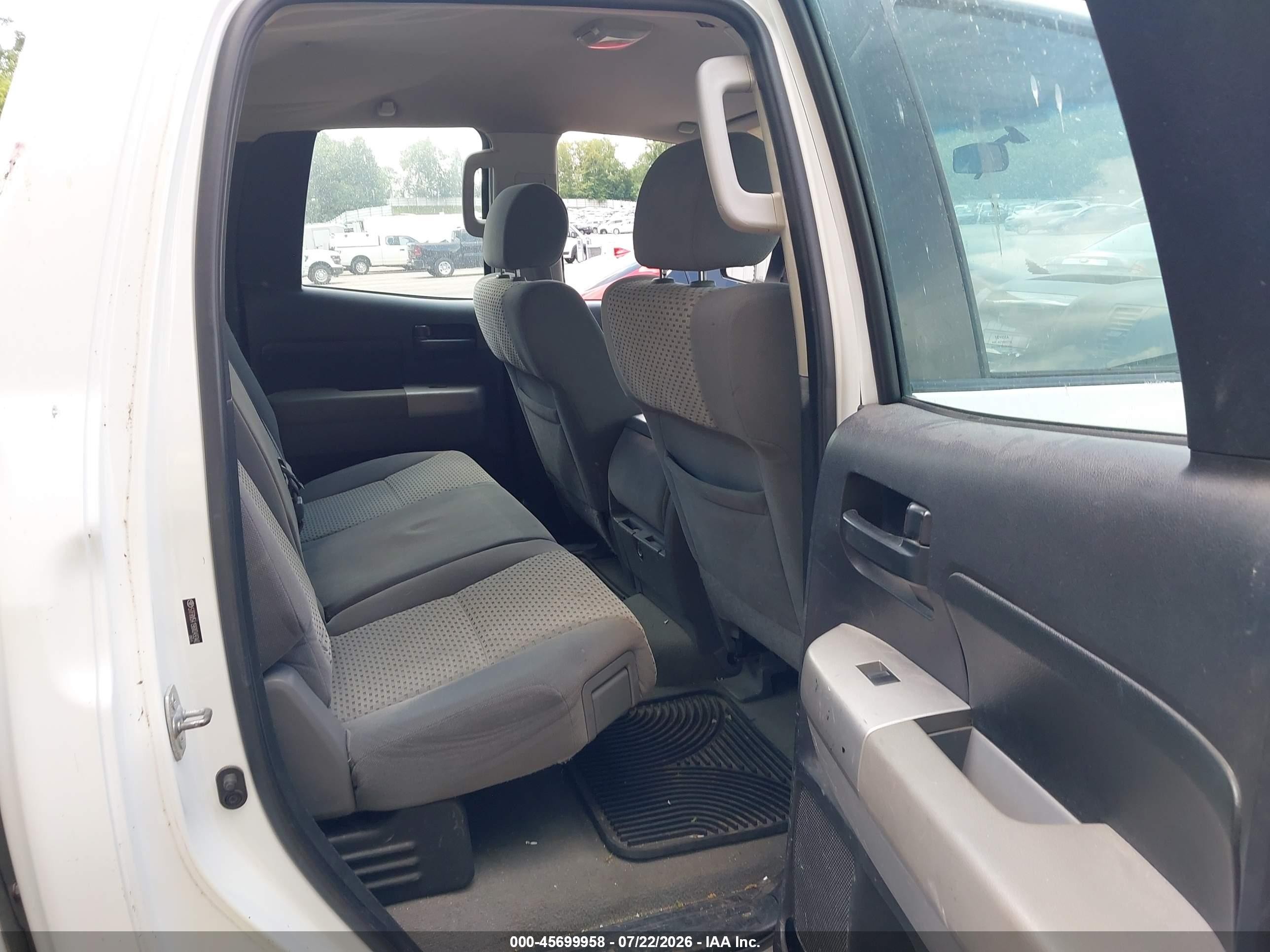 2008 Toyota Tundra Base 5.7l V8 White vin: 5TFRV54198X049340