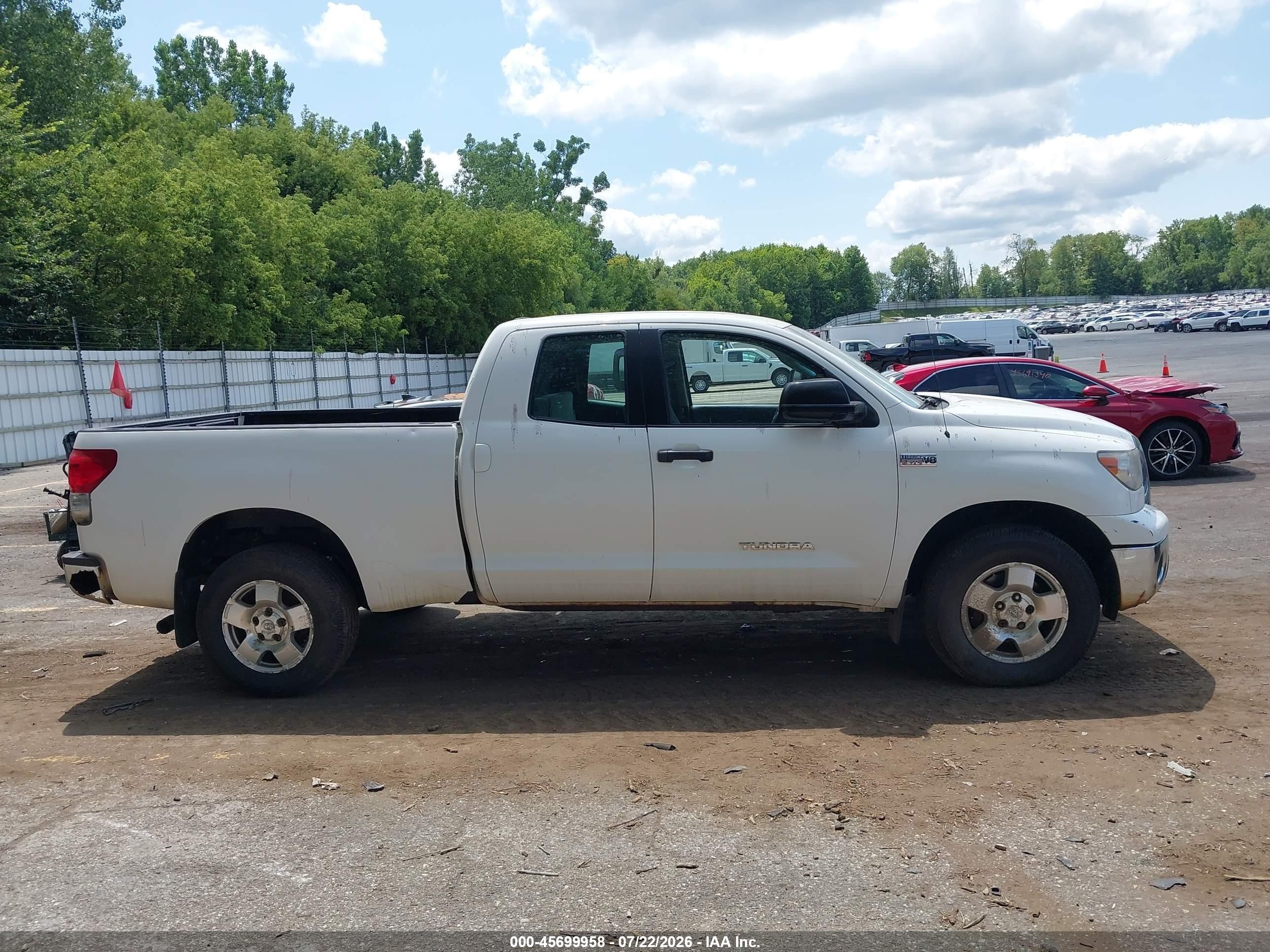 2008 Toyota Tundra Base 5.7l V8 White vin: 5TFRV54198X049340