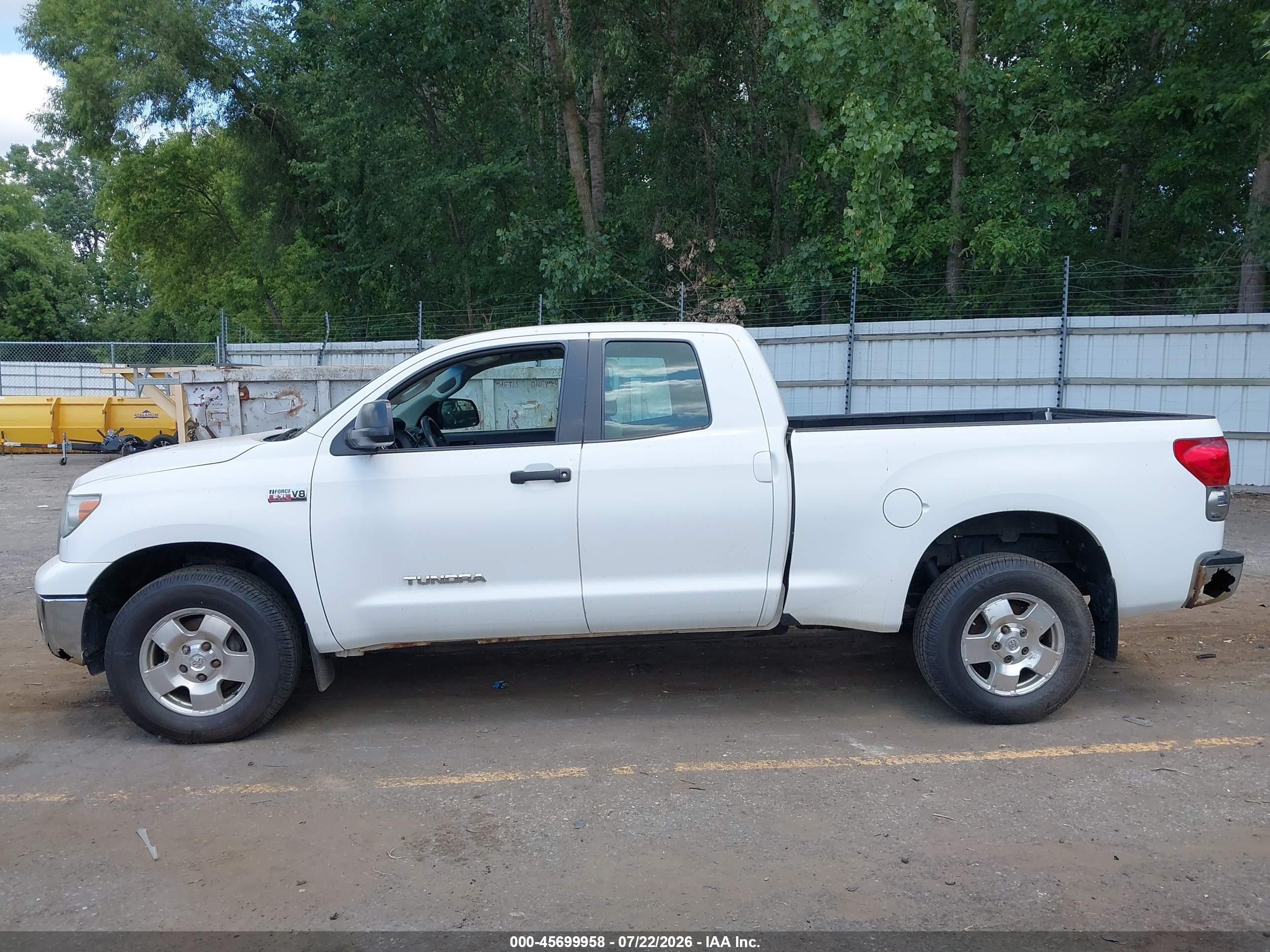 2008 Toyota Tundra Base 5.7l V8 White vin: 5TFRV54198X049340