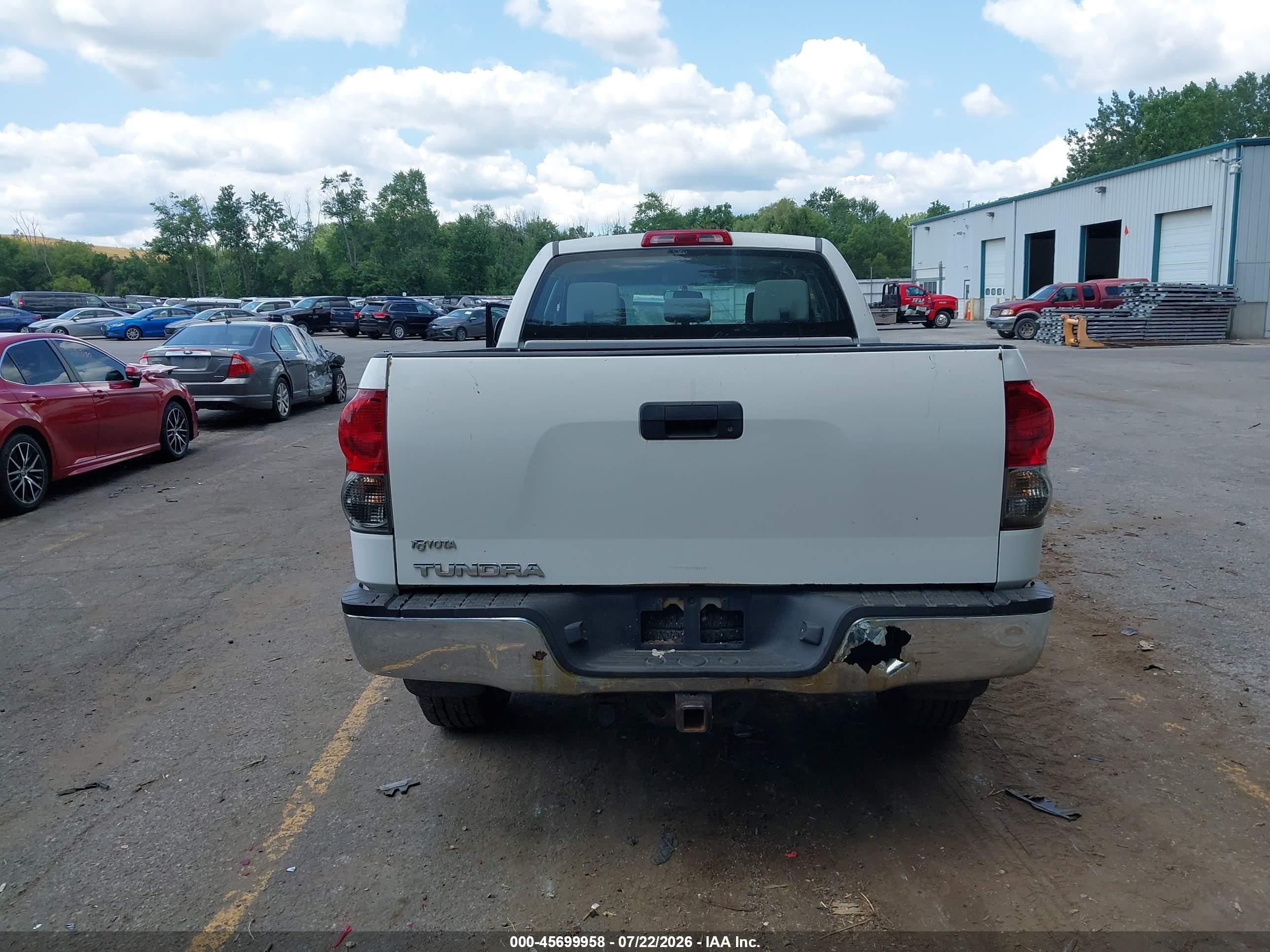 2008 Toyota Tundra Base 5.7l V8 White vin: 5TFRV54198X049340