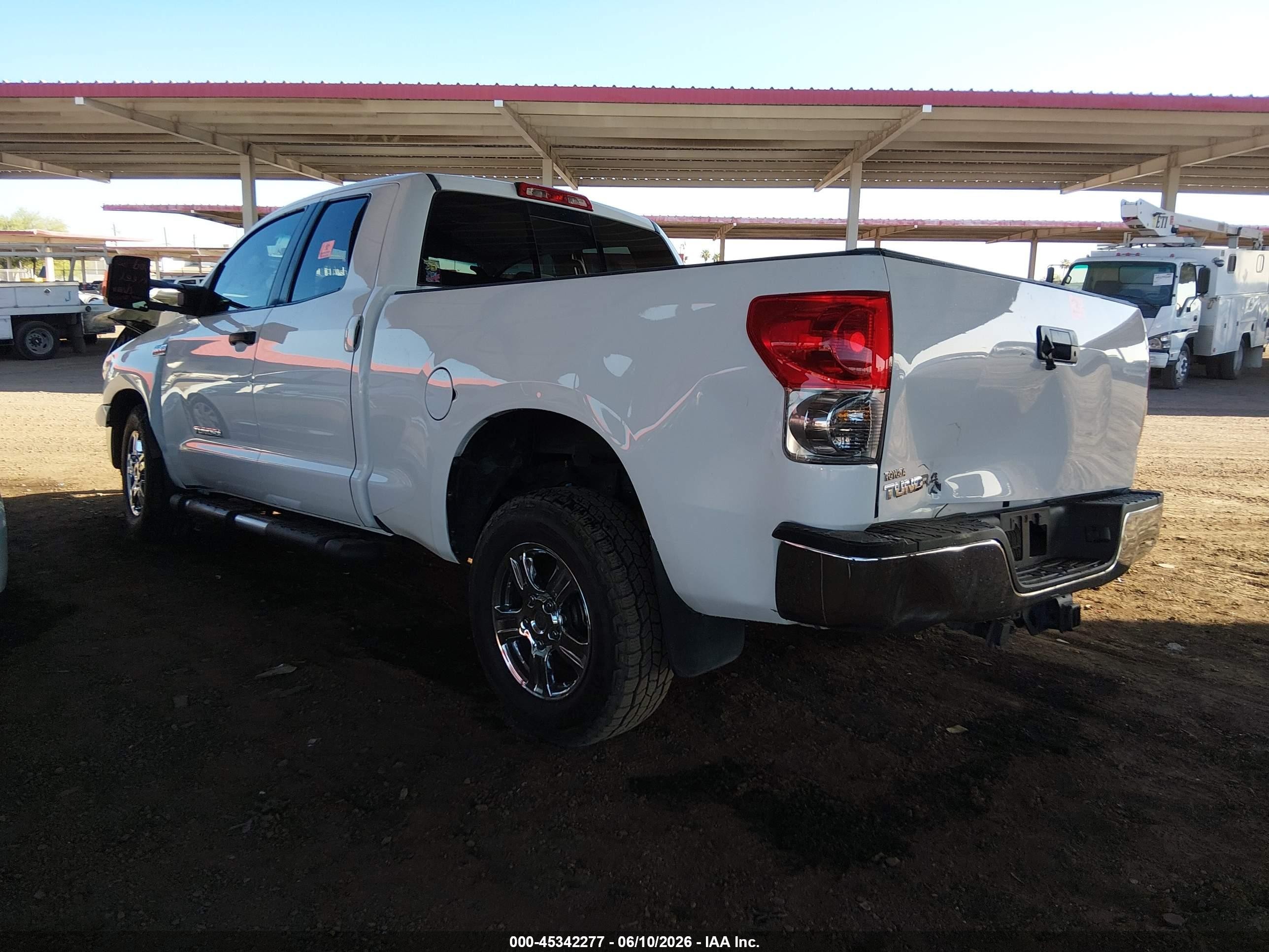 2008 Toyota Tundra Base 5.7l V8 White vin: 5TFRV54198X066252