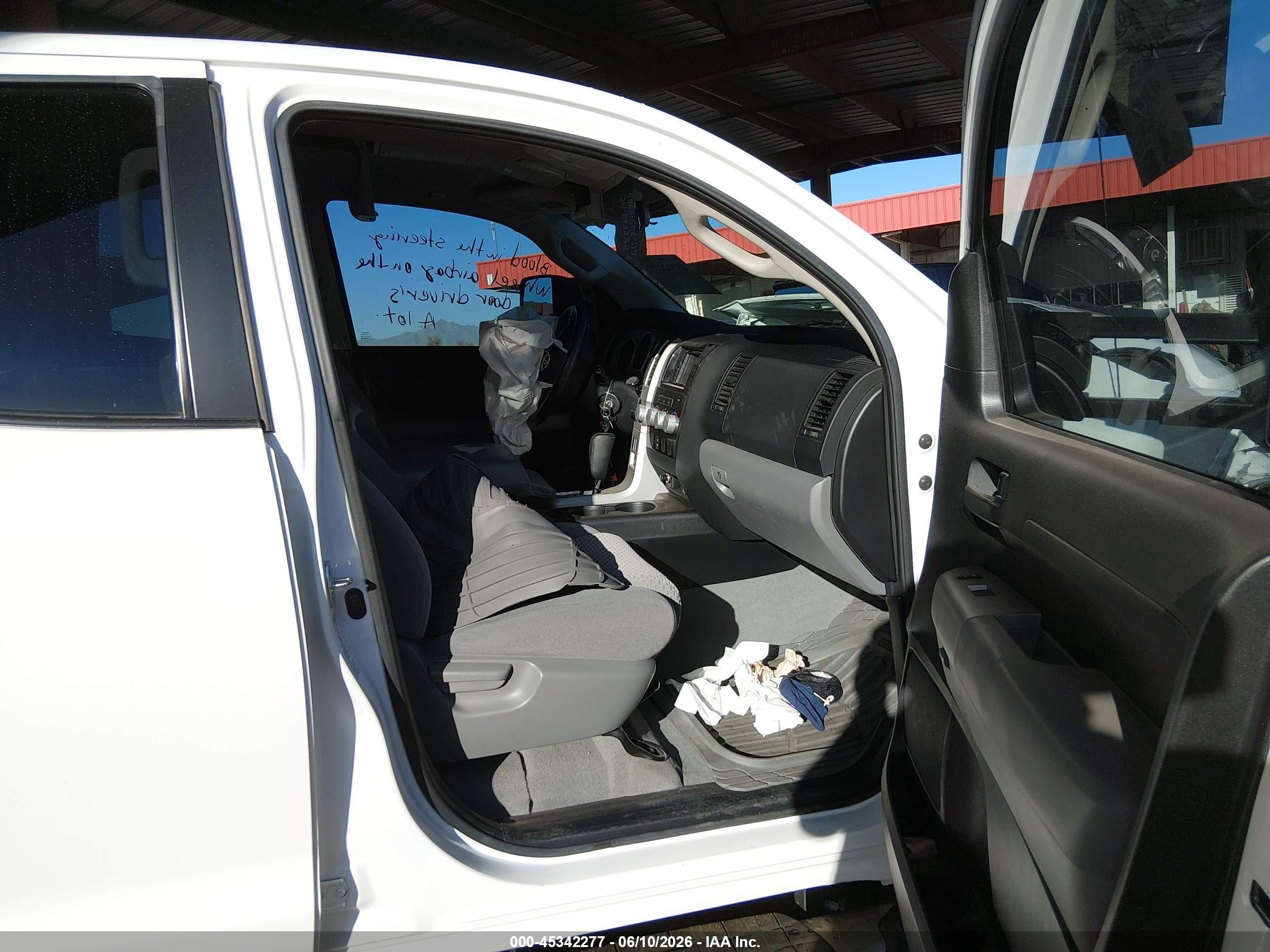 2008 Toyota Tundra Base 5.7l V8 White vin: 5TFRV54198X066252