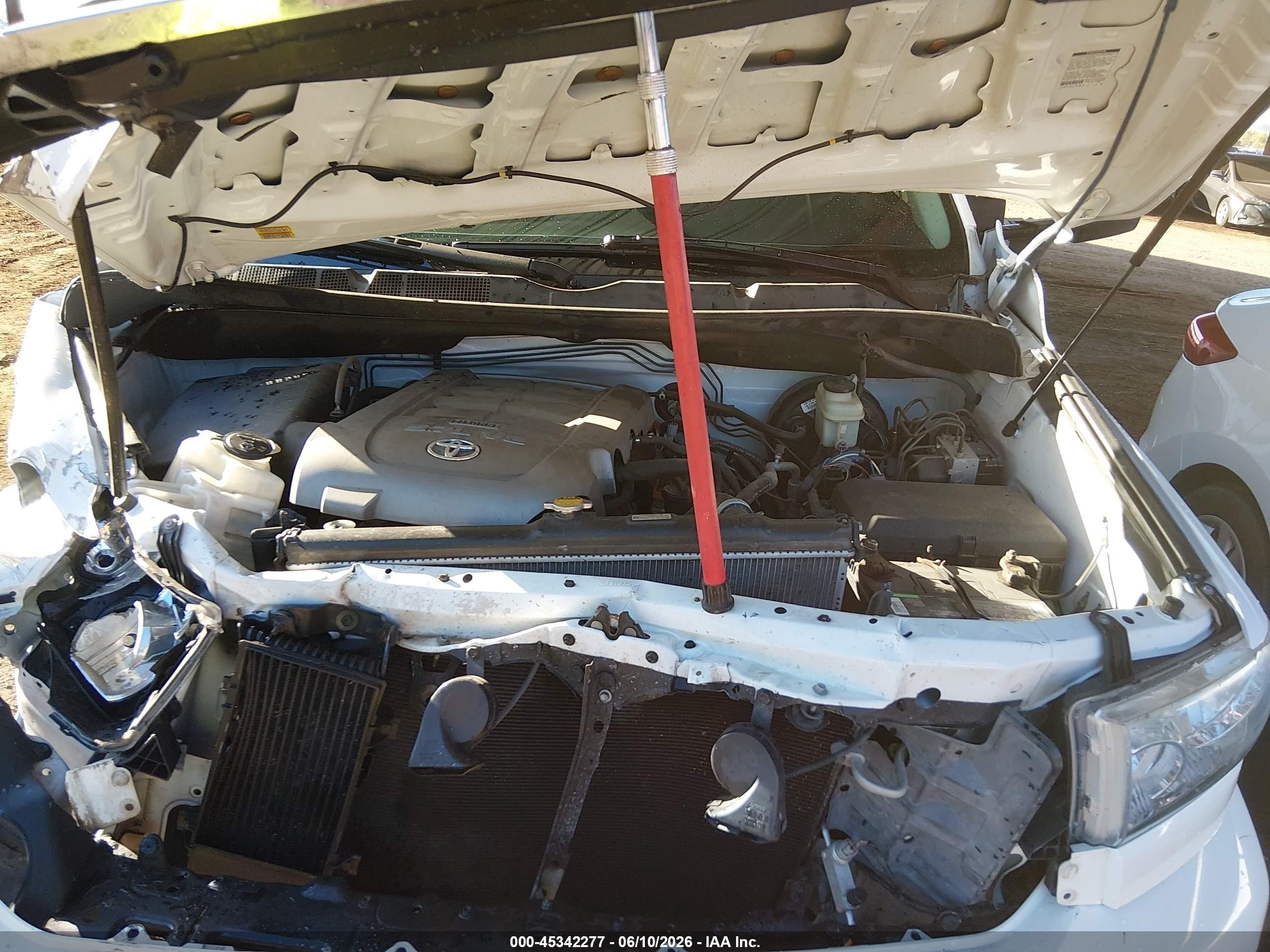 2008 Toyota Tundra Base 5.7l V8 White vin: 5TFRV54198X066252