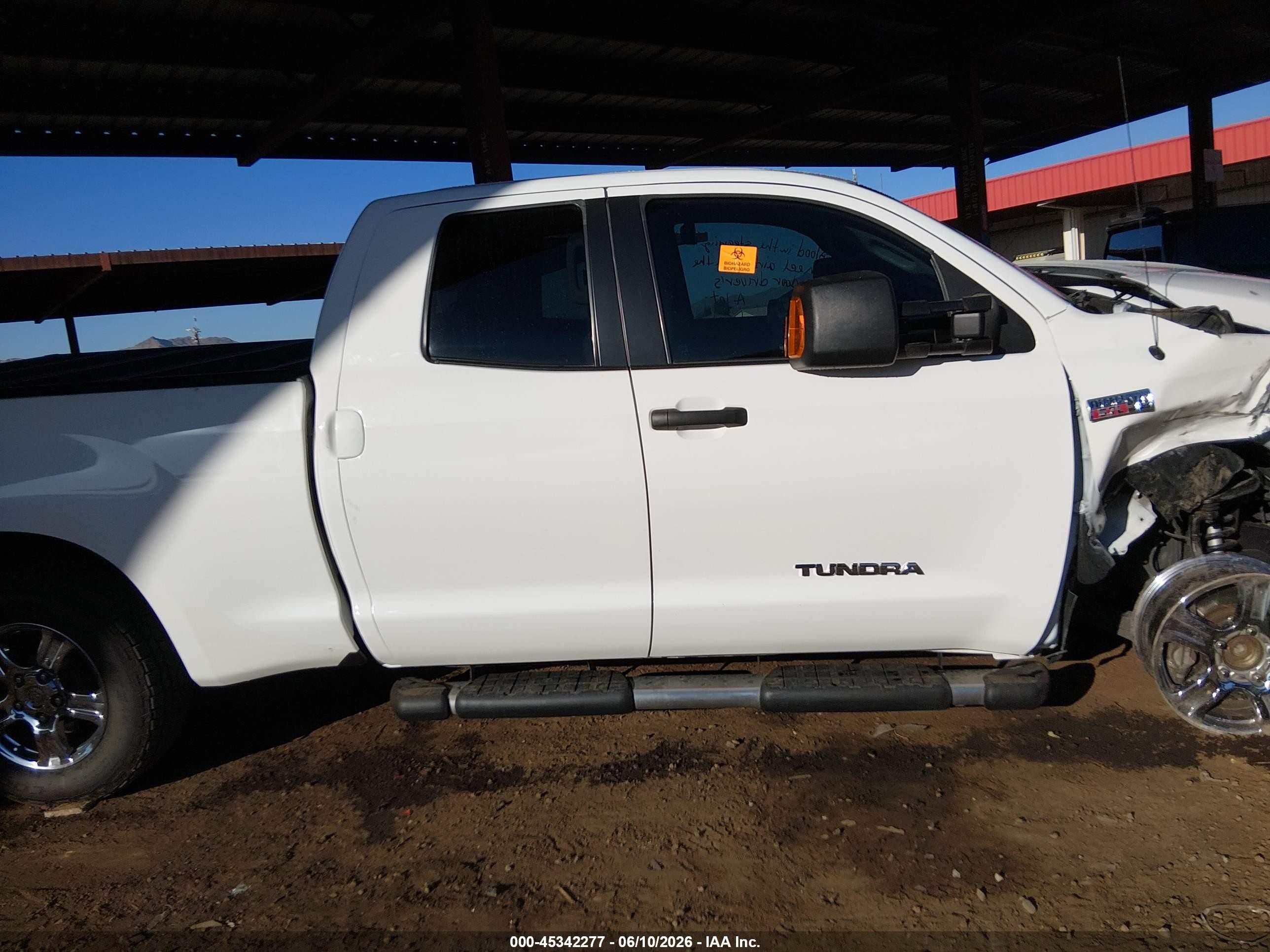 2008 Toyota Tundra Base 5.7l V8 White vin: 5TFRV54198X066252