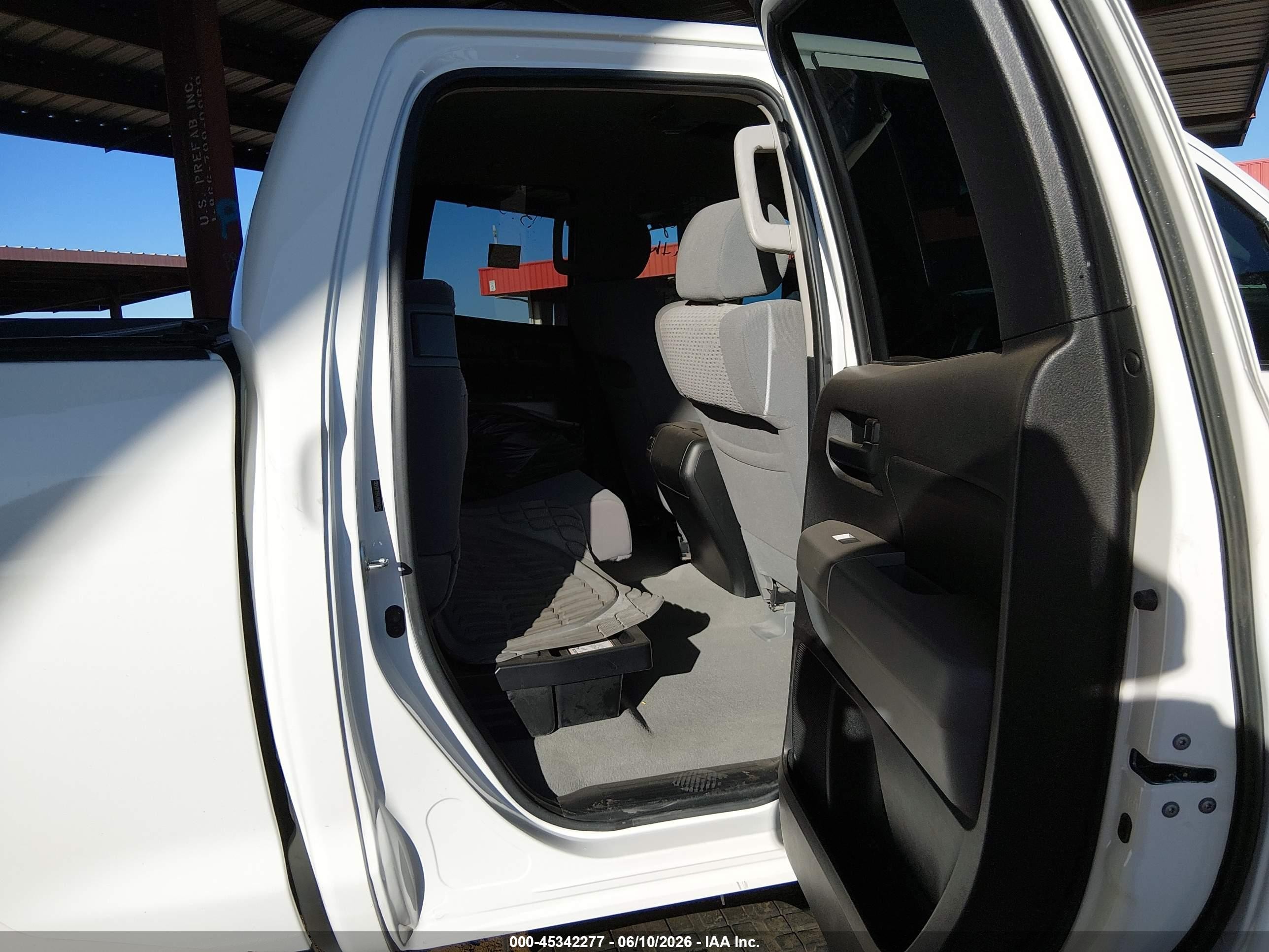 2008 Toyota Tundra Base 5.7l V8 White vin: 5TFRV54198X066252