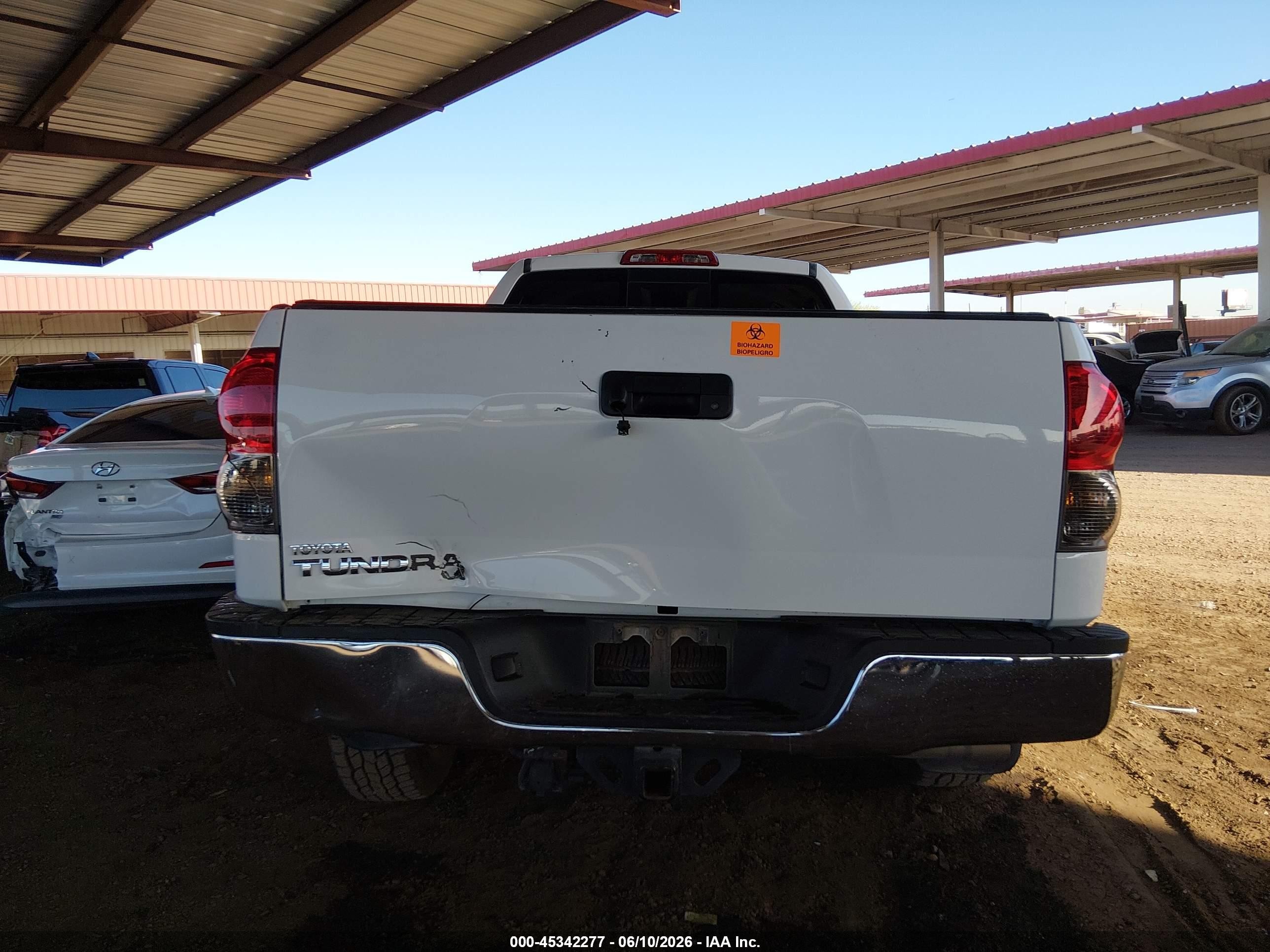 2008 Toyota Tundra Base 5.7l V8 White vin: 5TFRV54198X066252