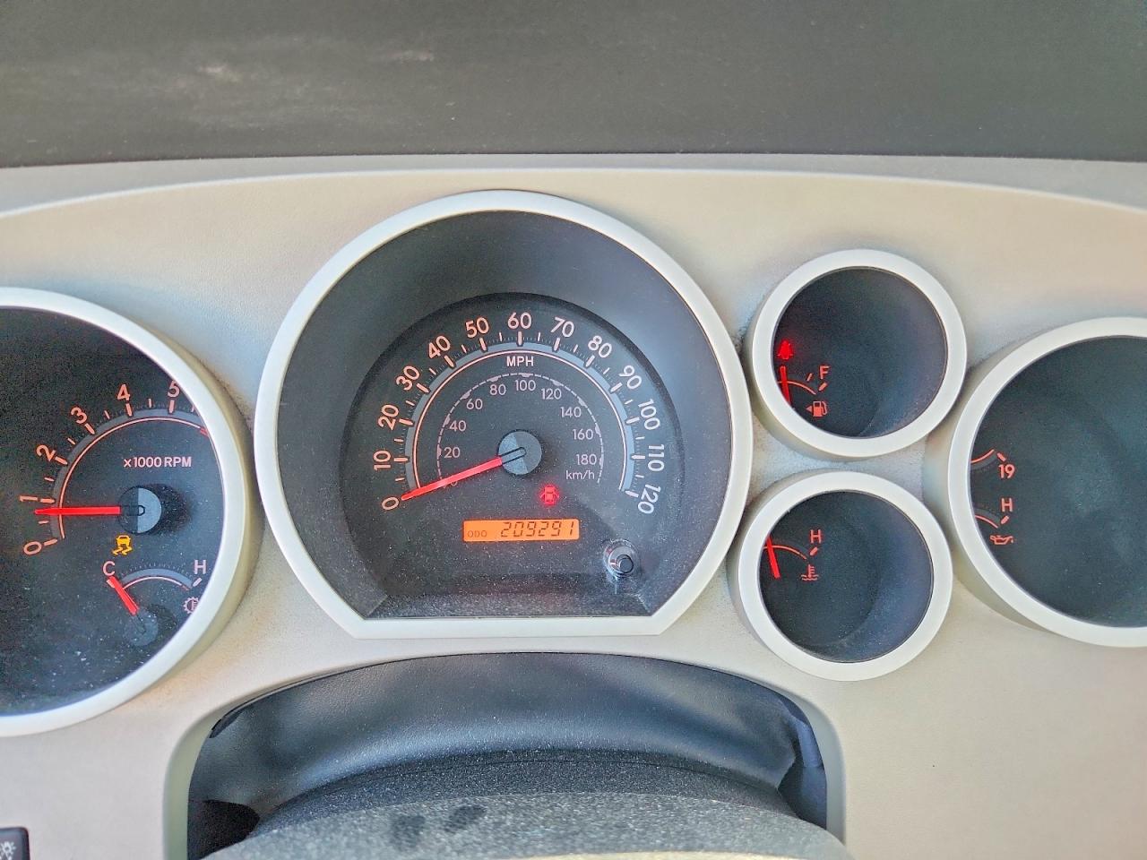 2008 Toyota Tundra Sr5 Silver vin: 5TFRV541X8X033888