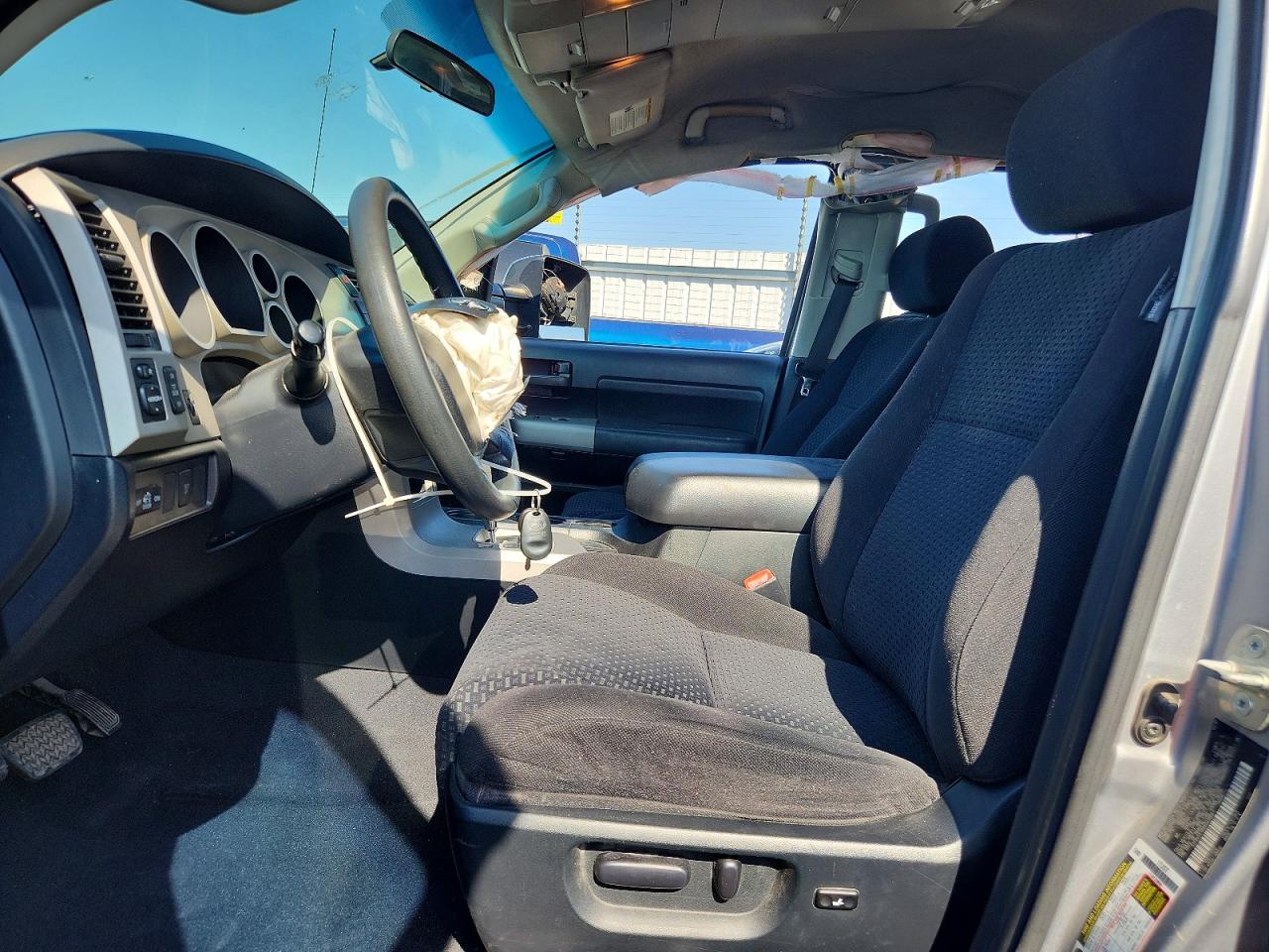 2008 Toyota Tundra Sr5 Silver vin: 5TFRV541X8X033888