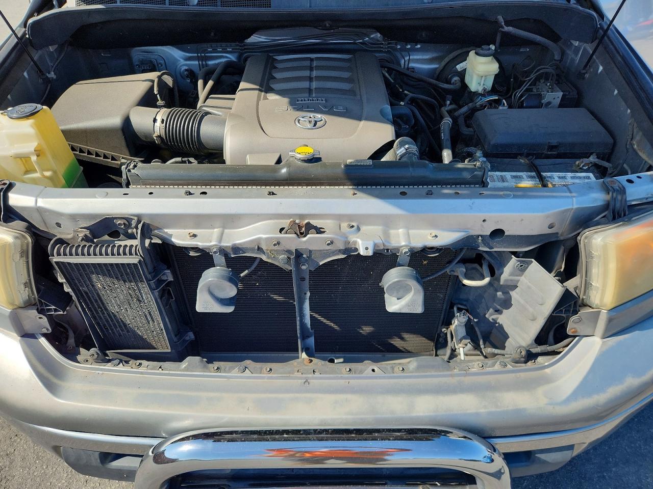 2008 Toyota Tundra Sr5 Silver vin: 5TFRV541X8X033888
