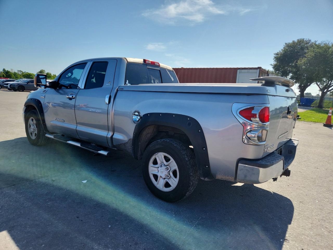 2008 Toyota Tundra Sr5 Silver vin: 5TFRV541X8X033888