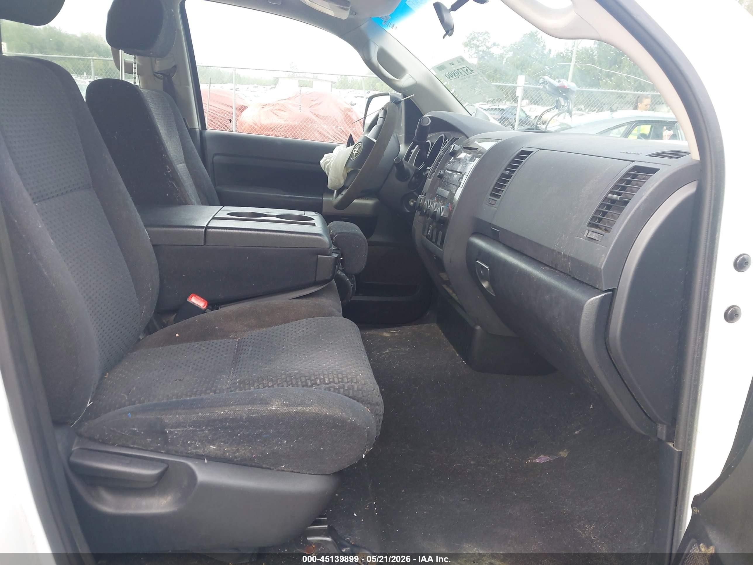 2008 Toyota Tundra Base 5.7l V8 White vin: 5TFRV541X8X054403
