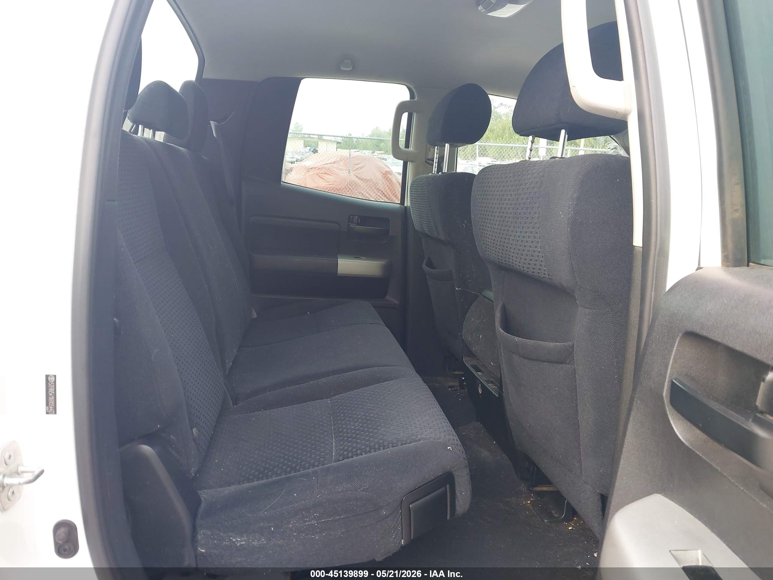 2008 Toyota Tundra Base 5.7l V8 White vin: 5TFRV541X8X054403
