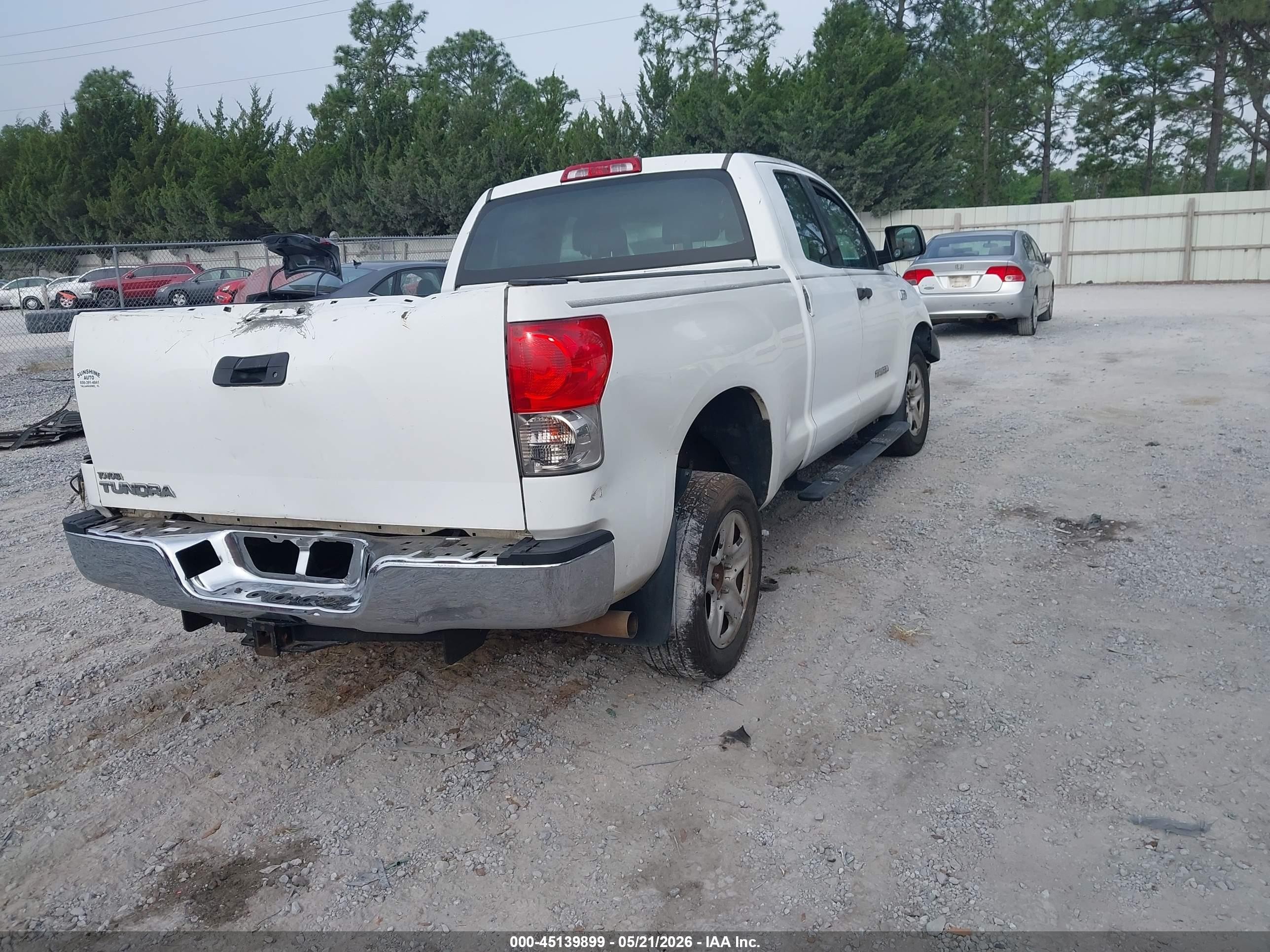2008 Toyota Tundra Base 5.7l V8 White vin: 5TFRV541X8X054403