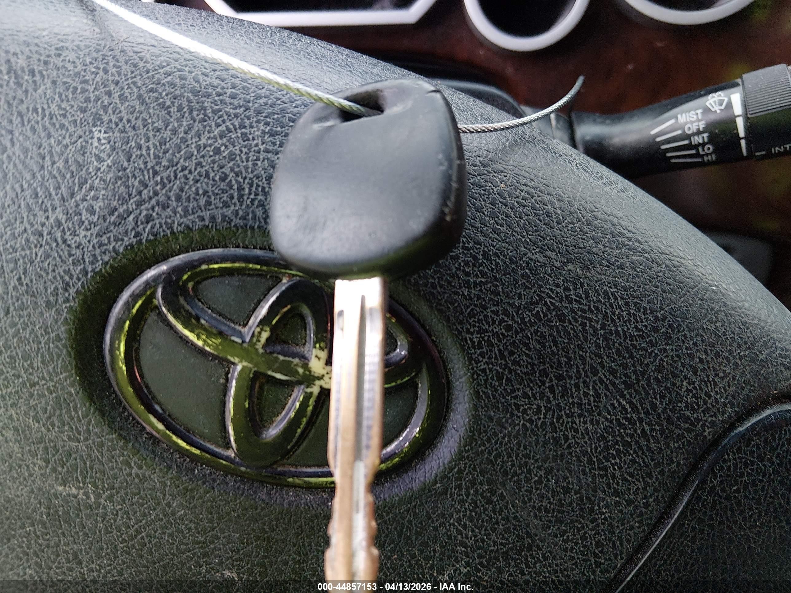 2007 Toyota Tundra Limited 5.7l V8 Желтый vin: 5TFRV58197X004424