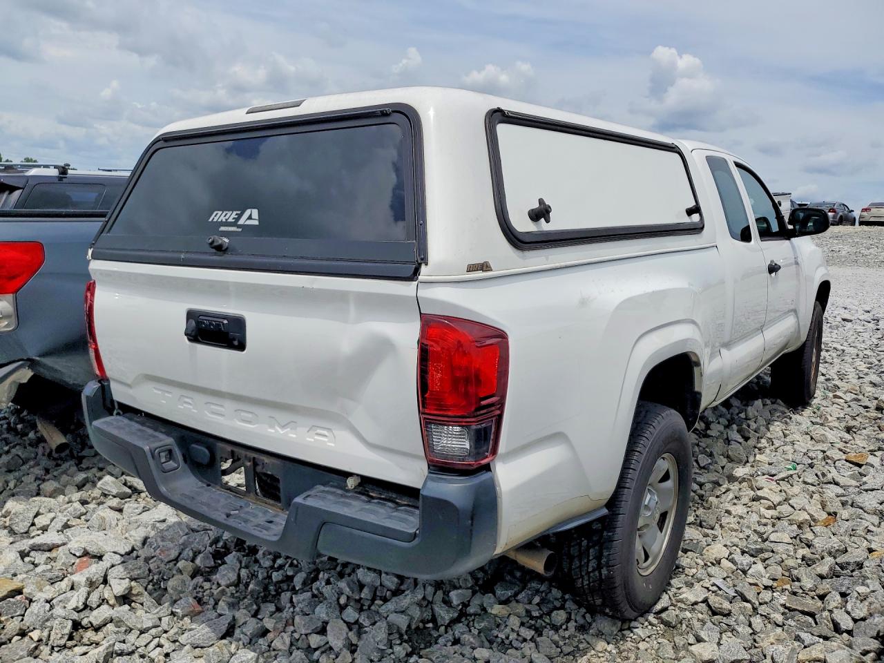 2018 Toyota Tacoma Sr Белый vin: 5TFRX5GN2JX105942