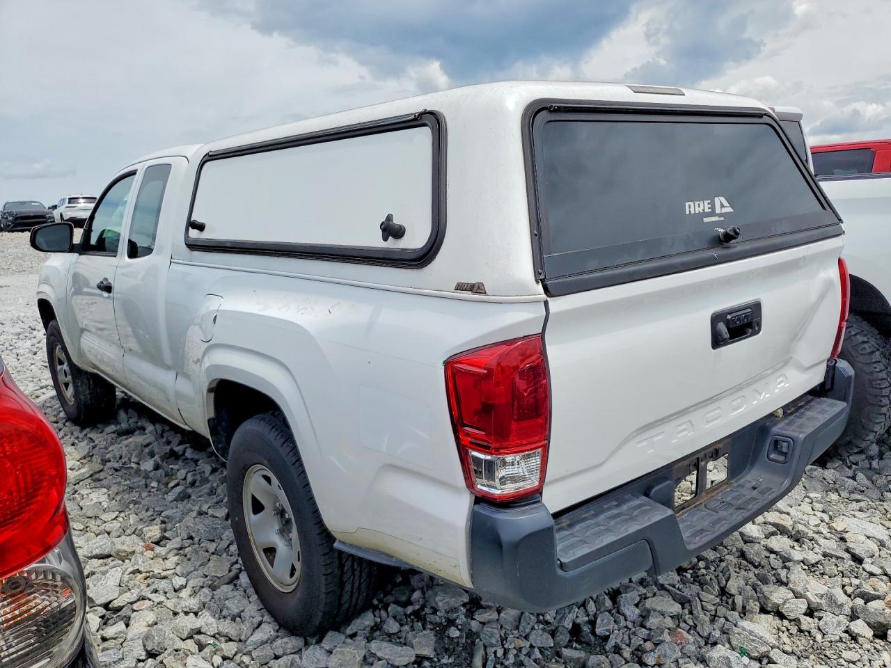 2018 Toyota Tacoma Sr Белый vin: 5TFRX5GN2JX105942