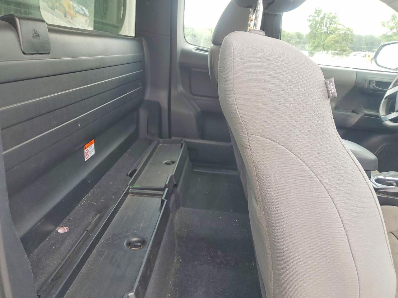 2018 Toyota Tacoma Sr Белый vin: 5TFRX5GN2JX105942