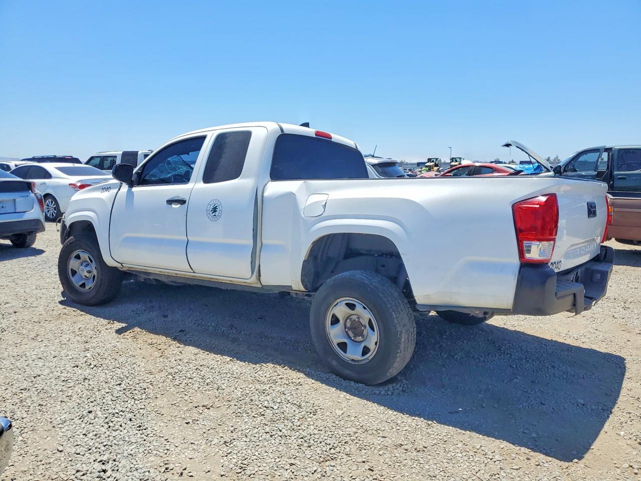 2017 Toyota Tacoma Sr White vin: 5TFRX5GN6HX075791