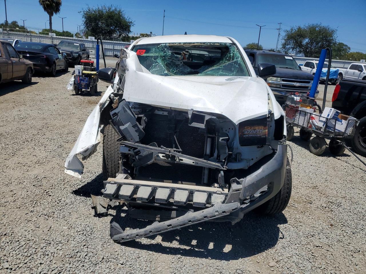 2017 Toyota Tacoma Sr White vin: 5TFRX5GN6HX075791